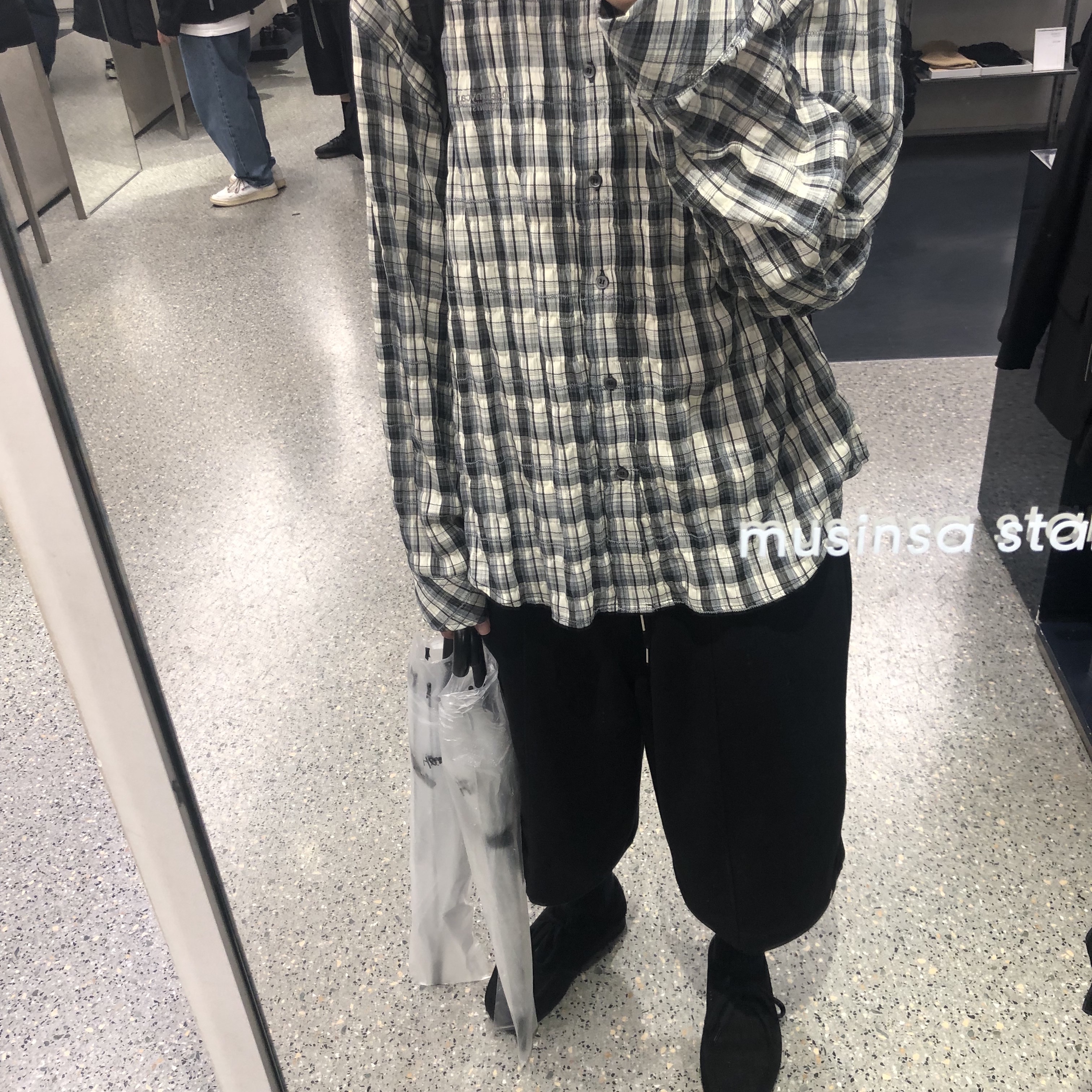 Undermycar Mu.36 Anti Fxxking Logo Play Basic Long Sleeve Check Shirts Blue Black 착용 스타일