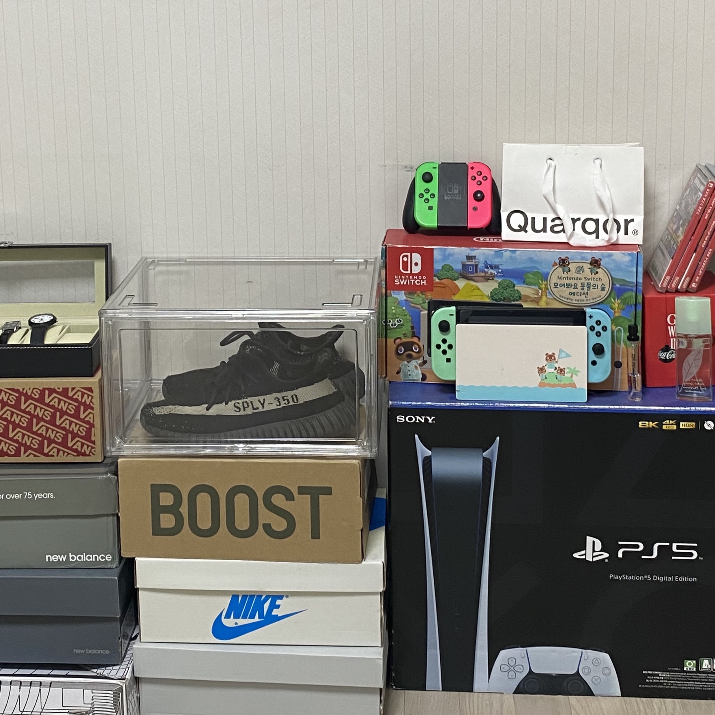 Nintendo Switch Joy-Con Neon Green Neon Pink (Korean Ver.), Adidas Yeezy Boost 350 V2 Core Black White 2022 착용 스타일 - 2