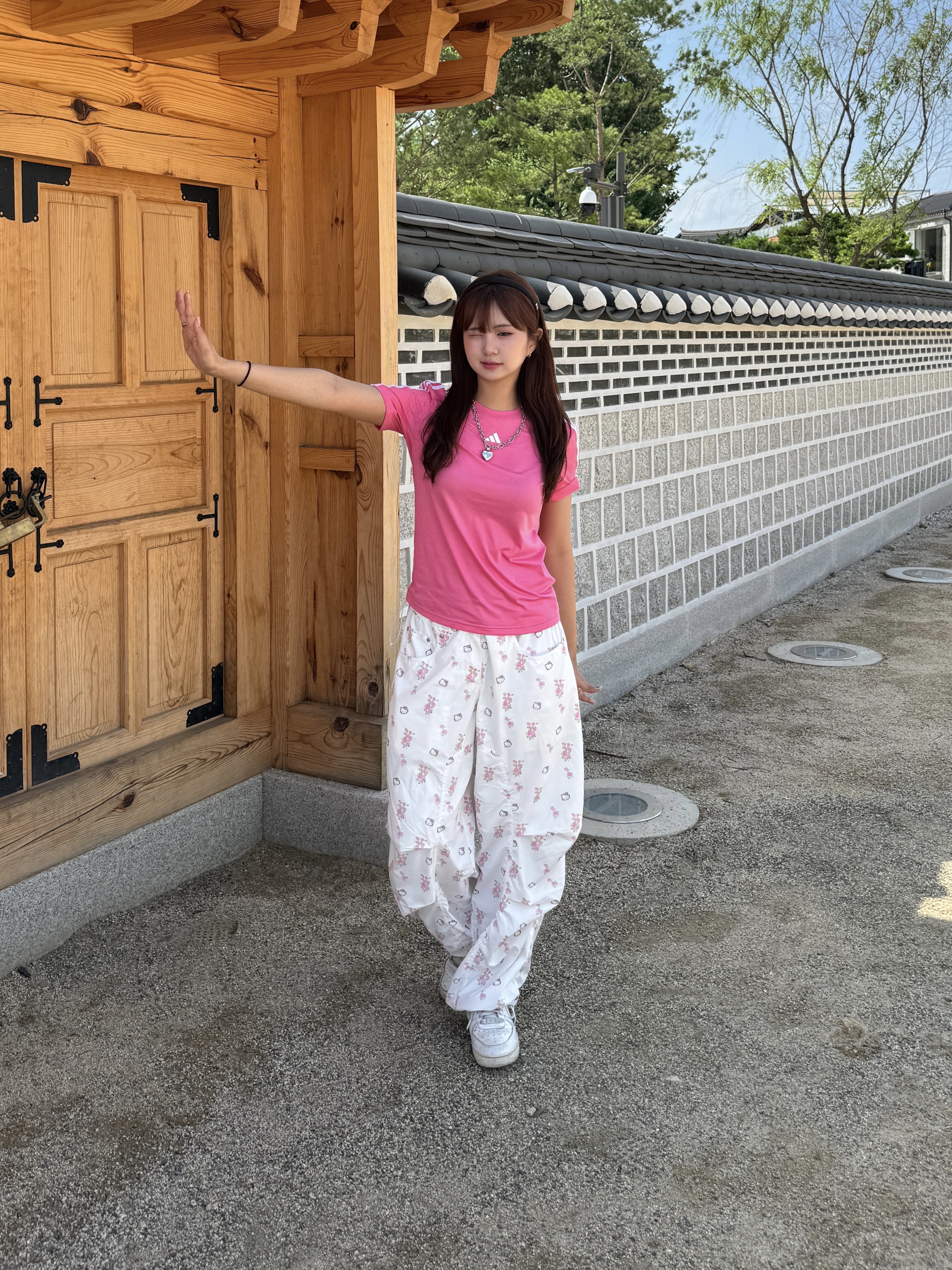 Open Yy x Hello Kitty Parachute Pants White, (W) Nike Air Force 1 '07 Low White 착용 스타일 - 1