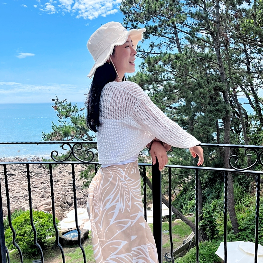 Jacquemus Le Bob Artichaut Bucket Hat Off White 착용 스타일 - 2