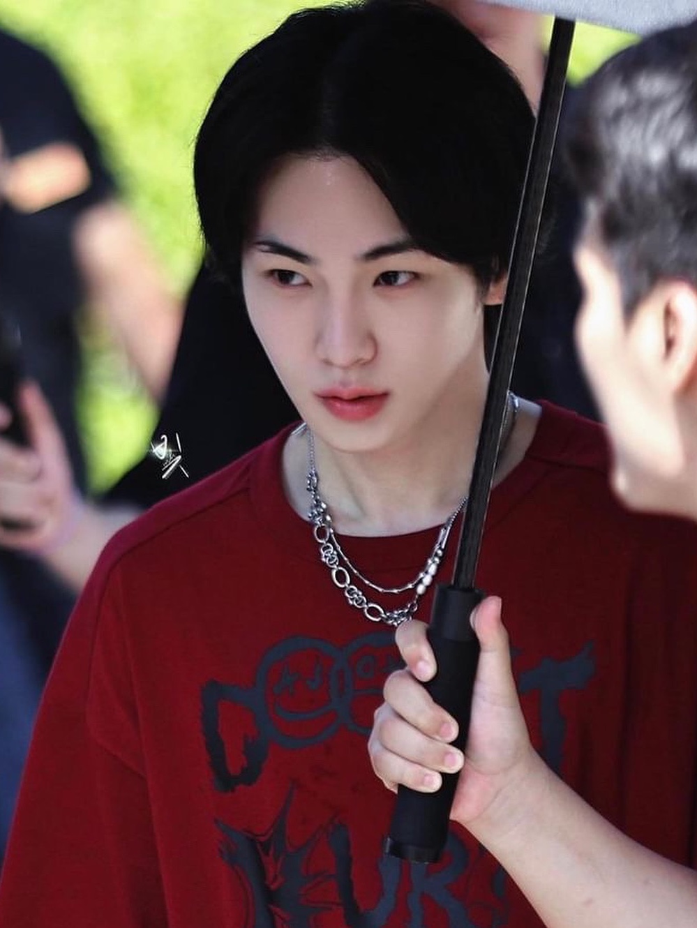 Ajobyajo PBA DBOF Collage T-Shirt Burgundy, Ajobyajo PBA White Pearl Necklace Silver 착용 스타일
