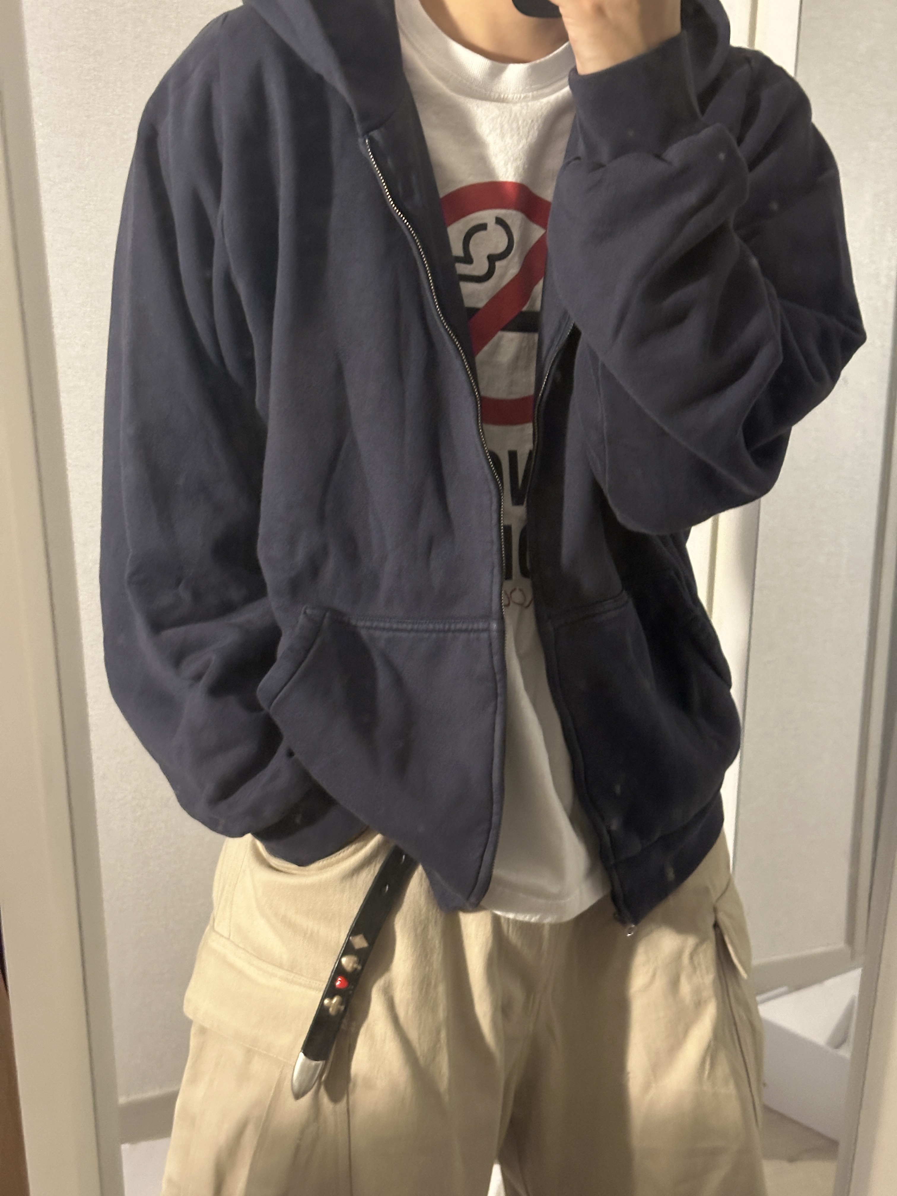 Yeezy YZY Zip-Up Hoodie Navy 착용 스타일 - 1