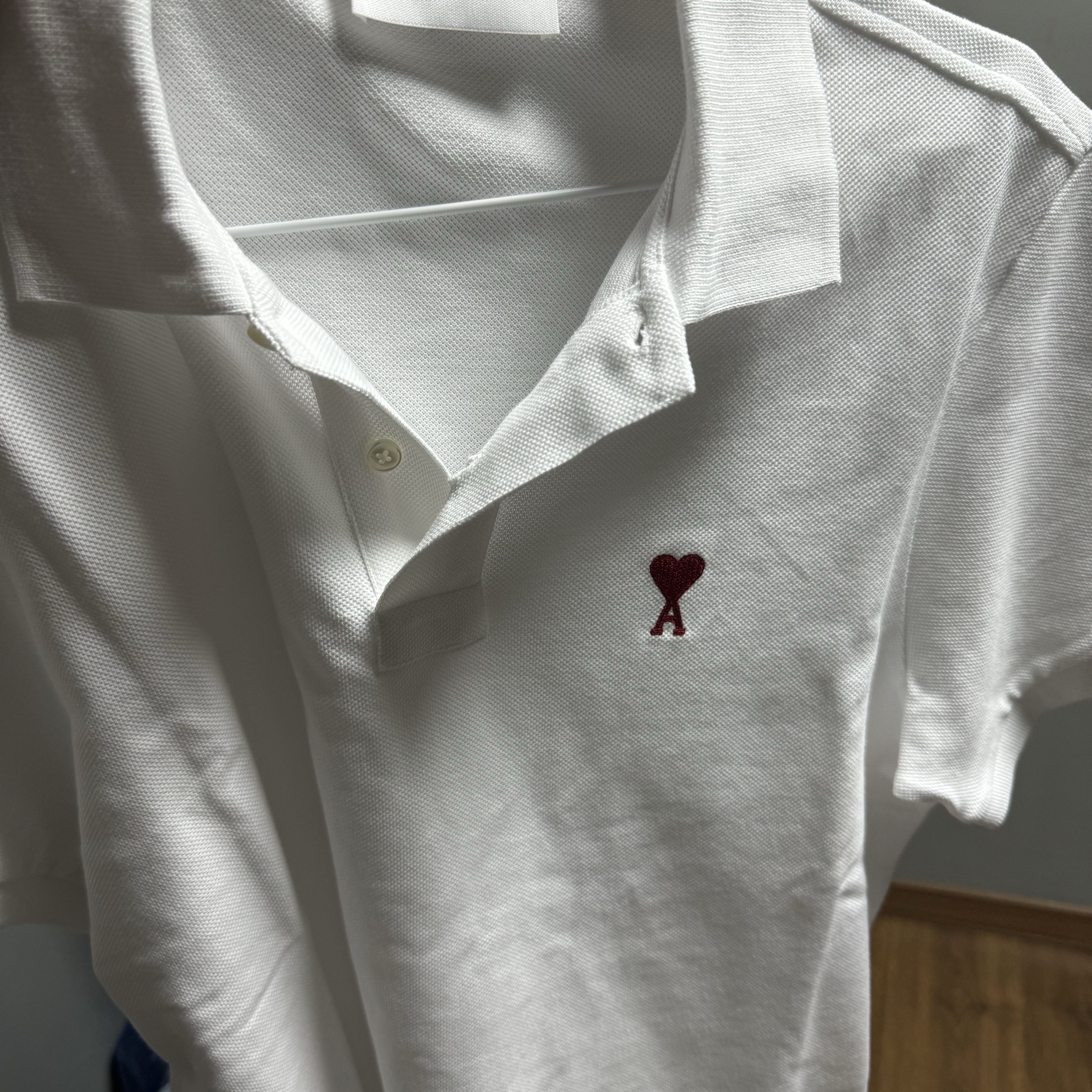 AMI de Coeur Polo Shirt White 착용 스타일