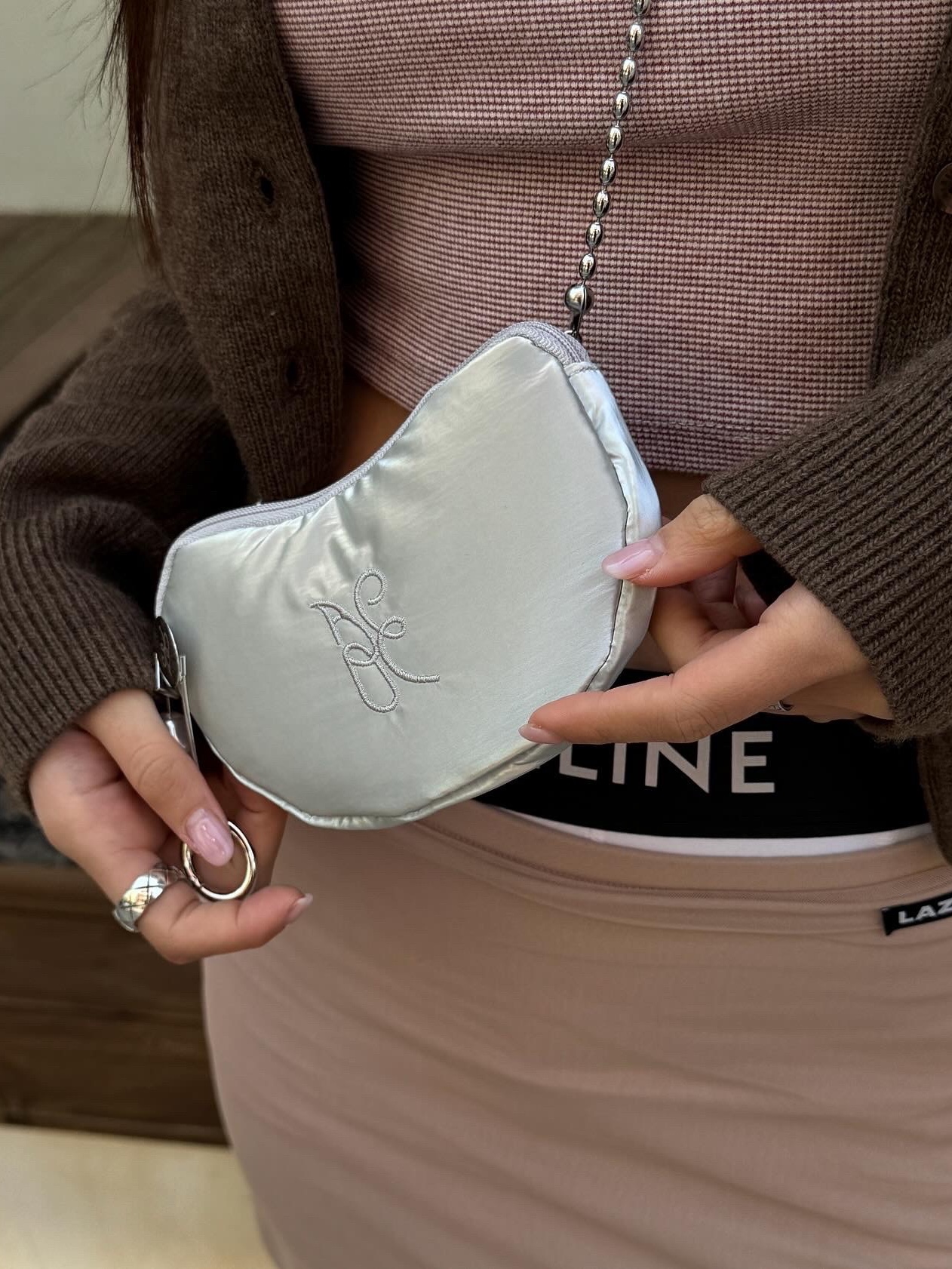 ACOC Pebble Wallet Silver, ACOC Pearl Pin Charm Silver 착용 스타일 - 3