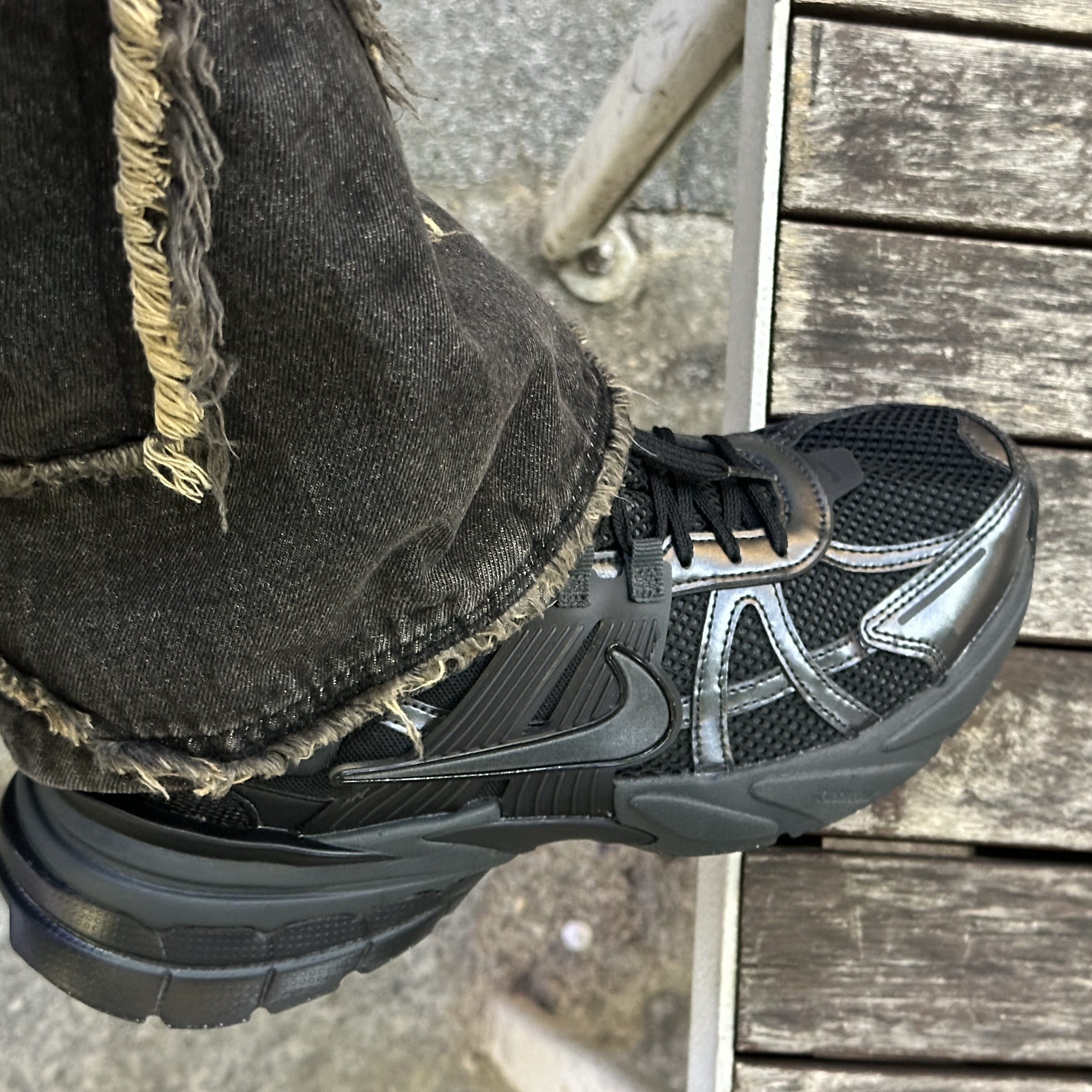 Nike V2K Run Black Anthracite 착용 스타일