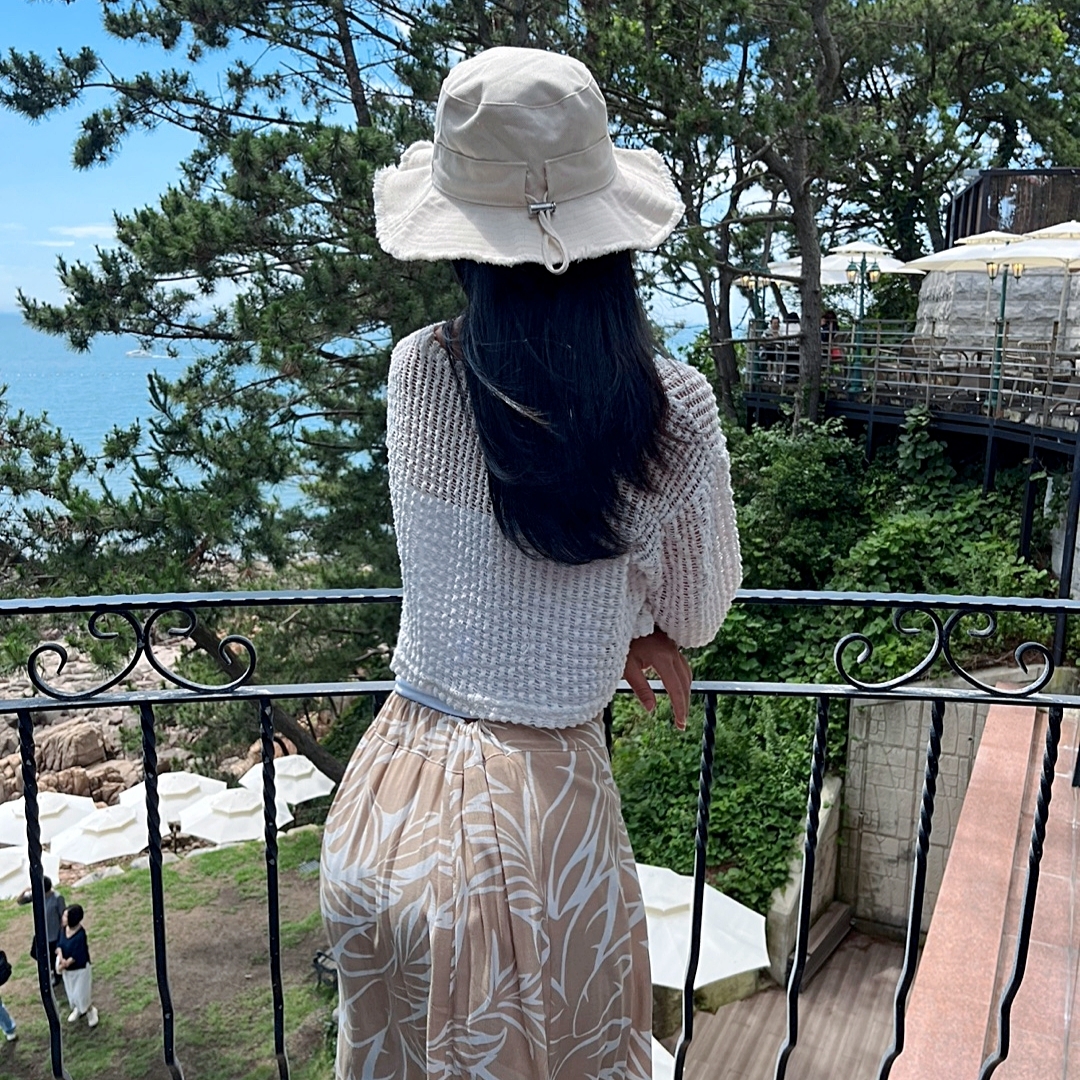 Jacquemus Le Bob Artichaut Bucket Hat Off White 착용 스타일 - 4