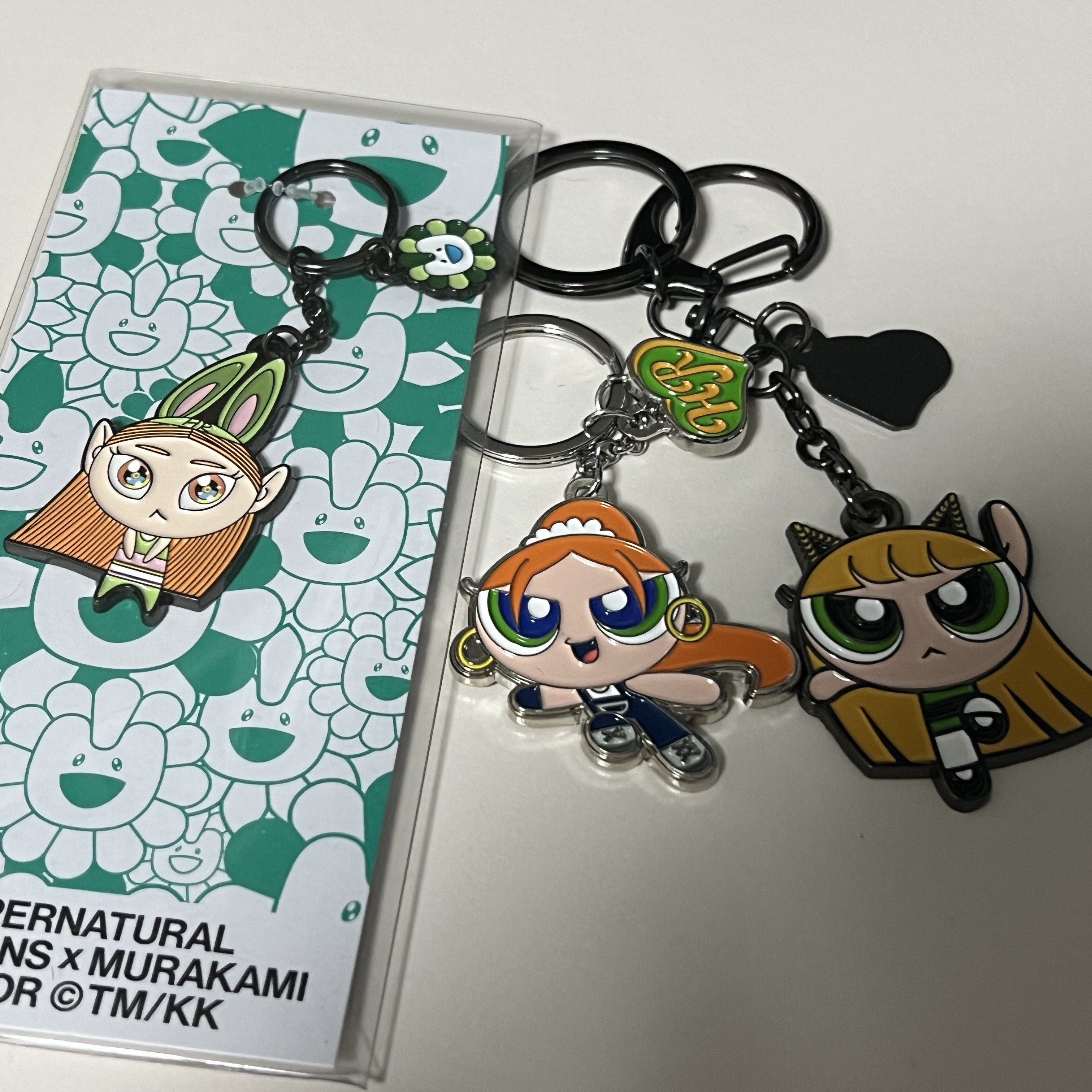 NewJeans x Murakami Metal Keyring Haerin Green, NewJeans x The Power Puff Girls Metal Keyring Haerin 착용 스타일