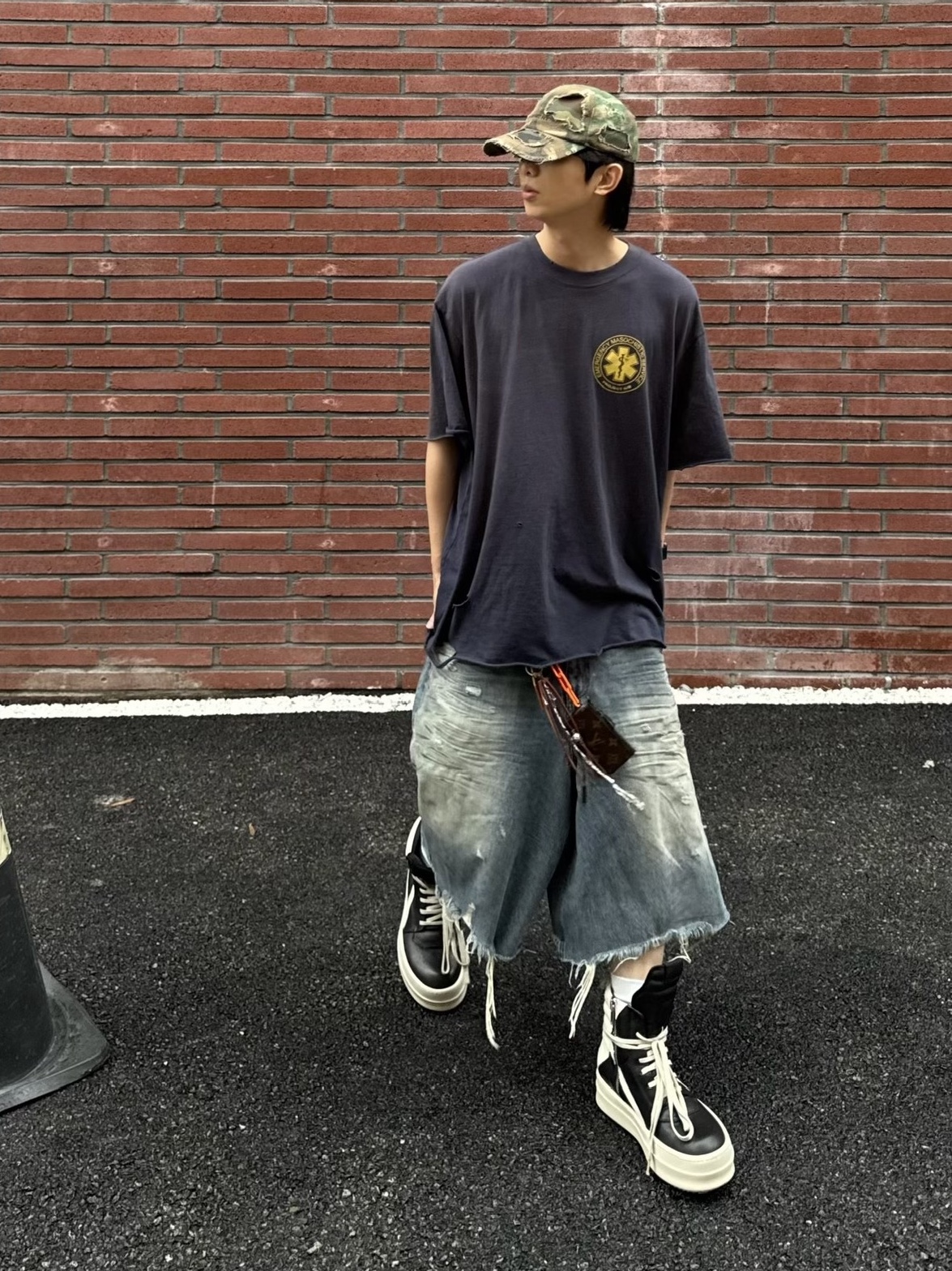 Project G/R EMS Washed T-Shirt, Project G/R Reworked Bermuda Shorts Blue 착용 스타일 - 1