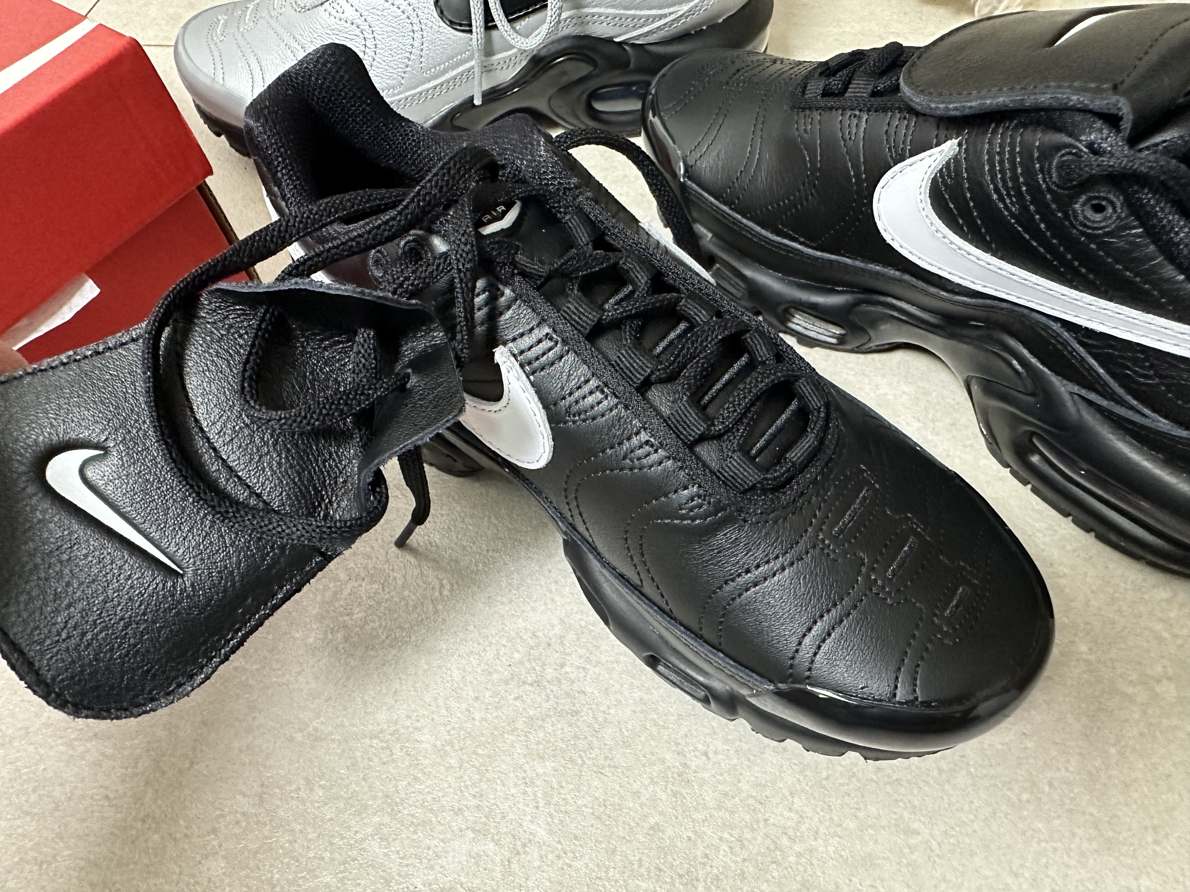 (W) Nike Air Max Plus TNPO Black, Nike Air Max Plus TNPO Wolf Grey and Black 착용 스타일 - 9