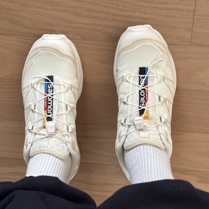 Salomon XT-6 Vanilla Ice Almond Milk 착용 스타일