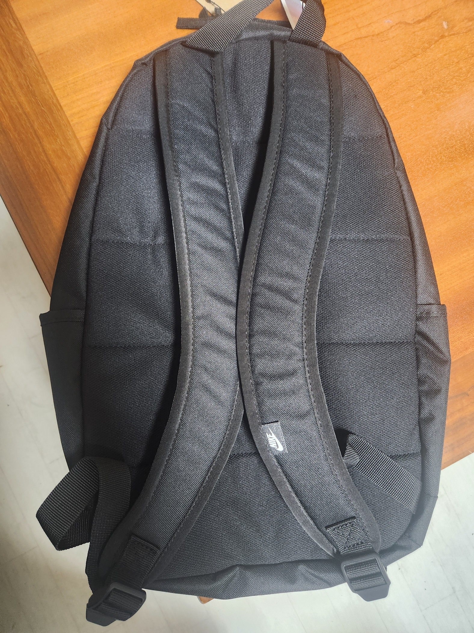 Nike Elemental Backpack 21L Black 착용 스타일 - 2