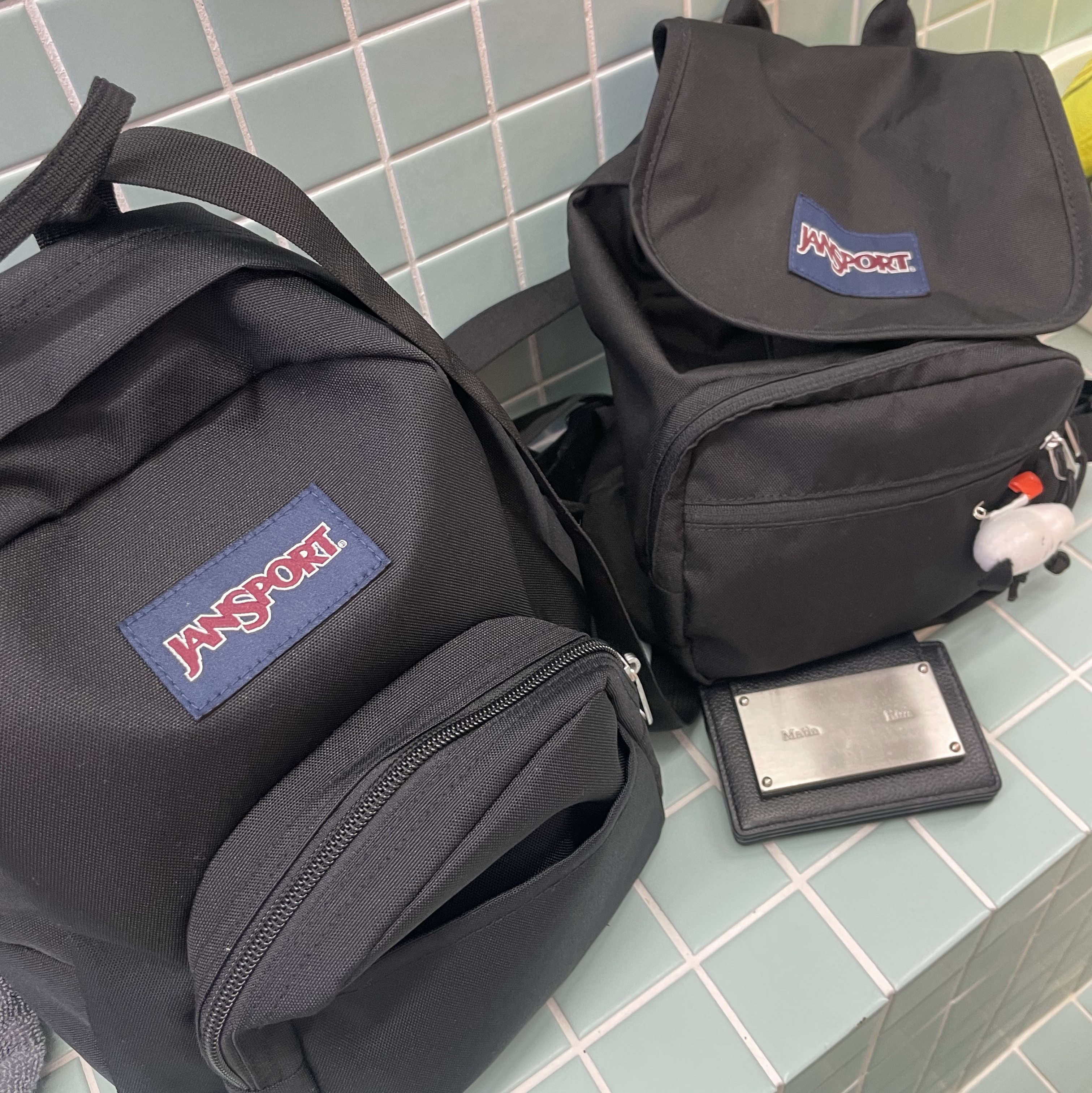 Jansport Half Pint Mini Backpack Black 착용 스타일
