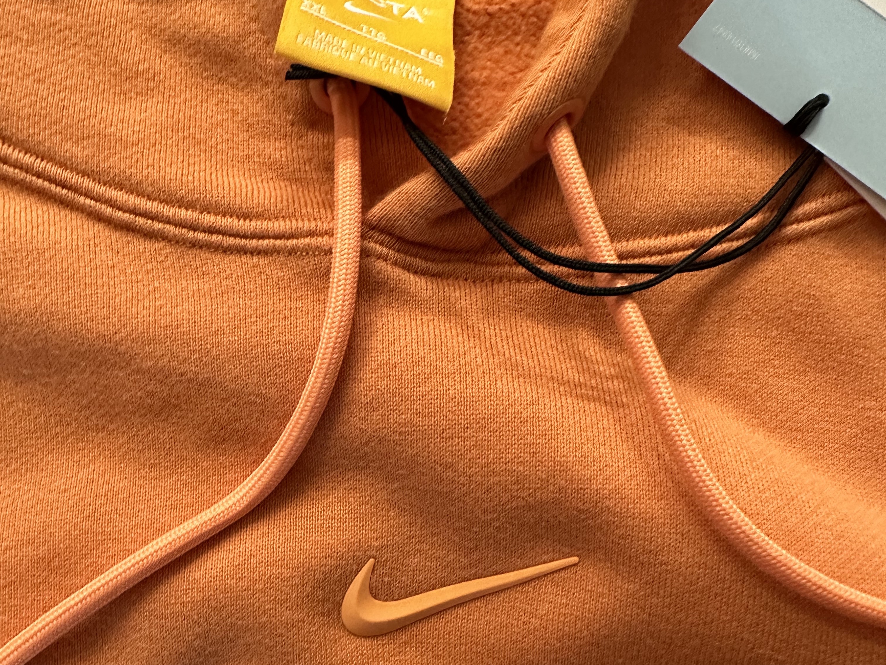 Nike x Drake Nocta Nylon Woven Shorts Black (FN8194-010), Nike x Drake Nocta Fleece Hoodie Hot Curry (FN7659-808) 착용 스타일 - 7
