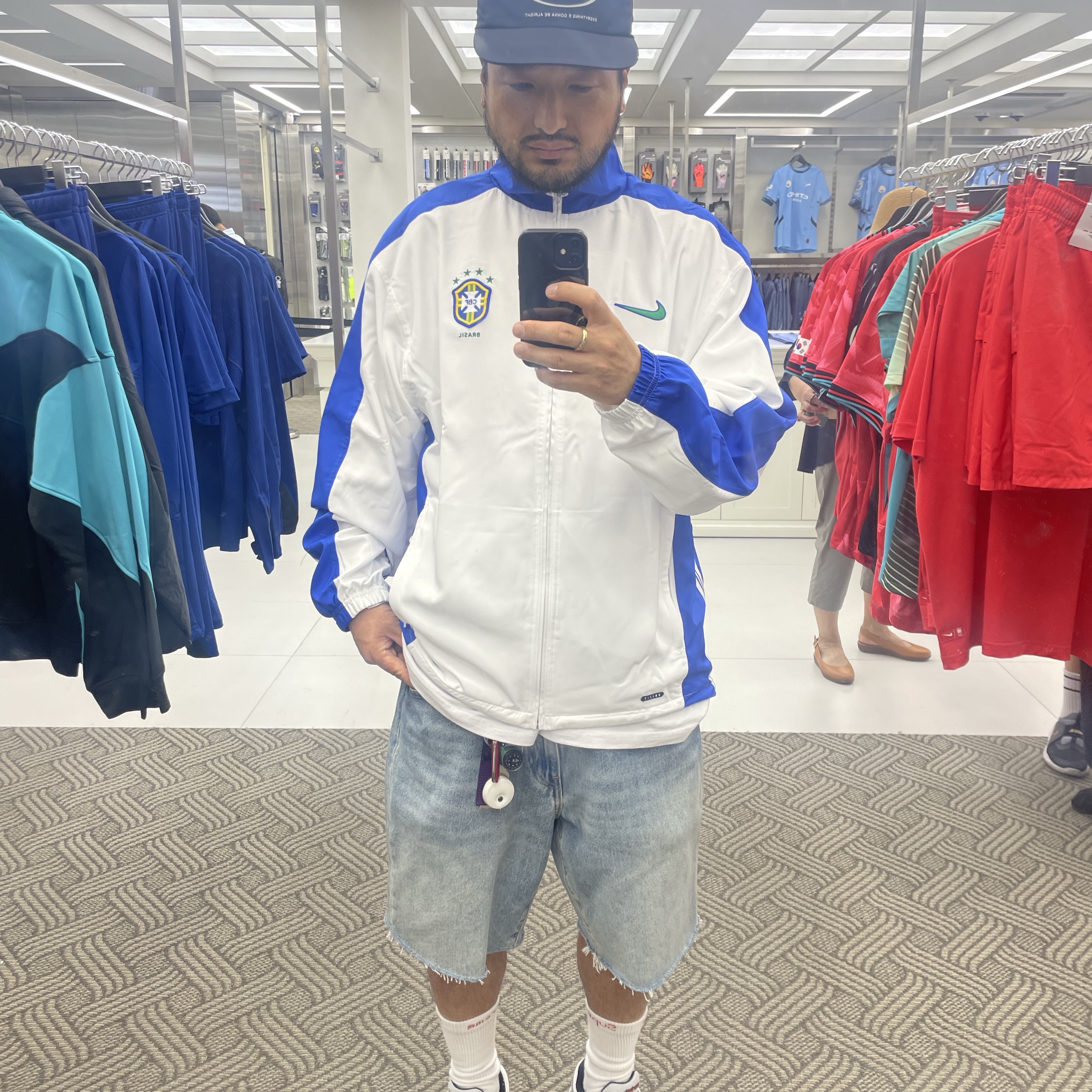 Nike Brazil 1998 Reissue Soccer Replica Track Jacket White (FZ6681-100) 착용 스타일