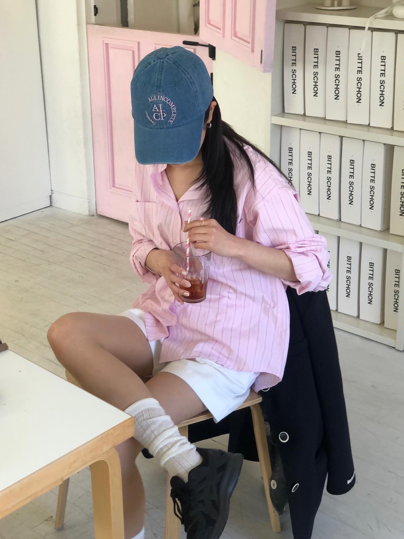 Allincomplete Round Logo Ball Cap Blue Denim 착용 스타일 - 1