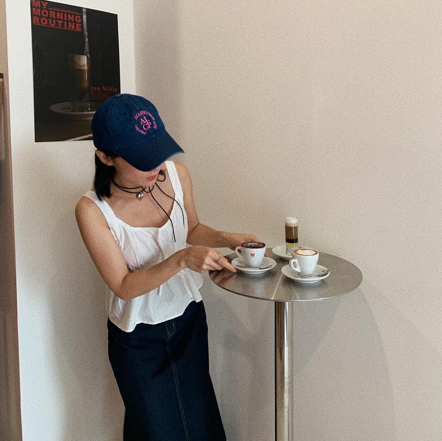 Allincomplete Round Logo Ball Cap Dark Blue Denim 착용 스타일