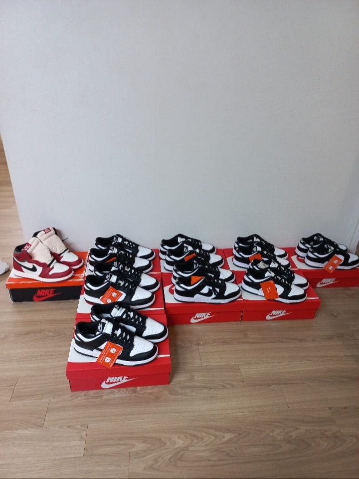 Nike Dunk Low Retro Black, Jordan 1 Retro High OG Chicago 2022 착용 스타일 - 1
