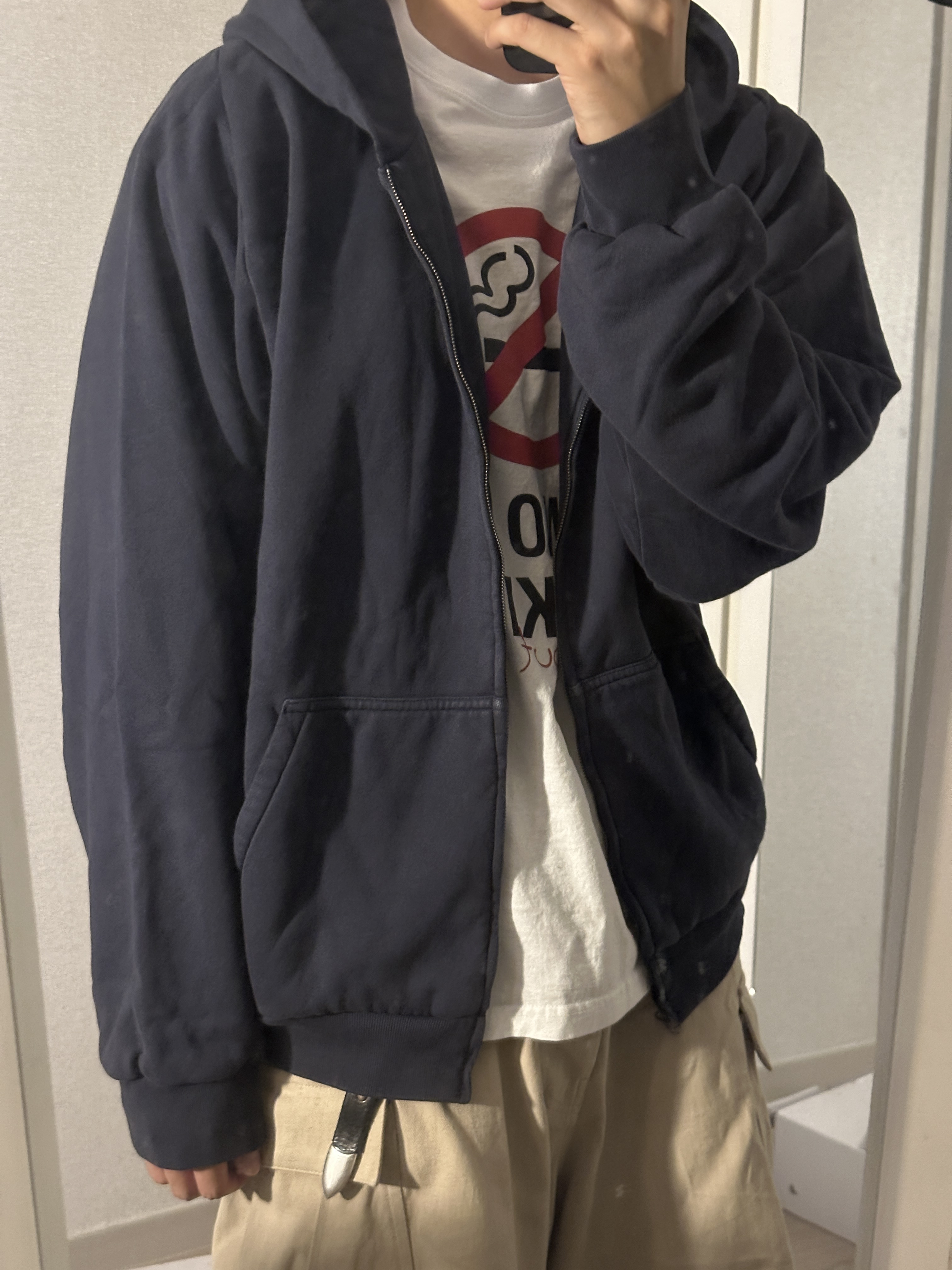 Yeezy YZY Zip-Up Hoodie Navy 착용 스타일 - 2