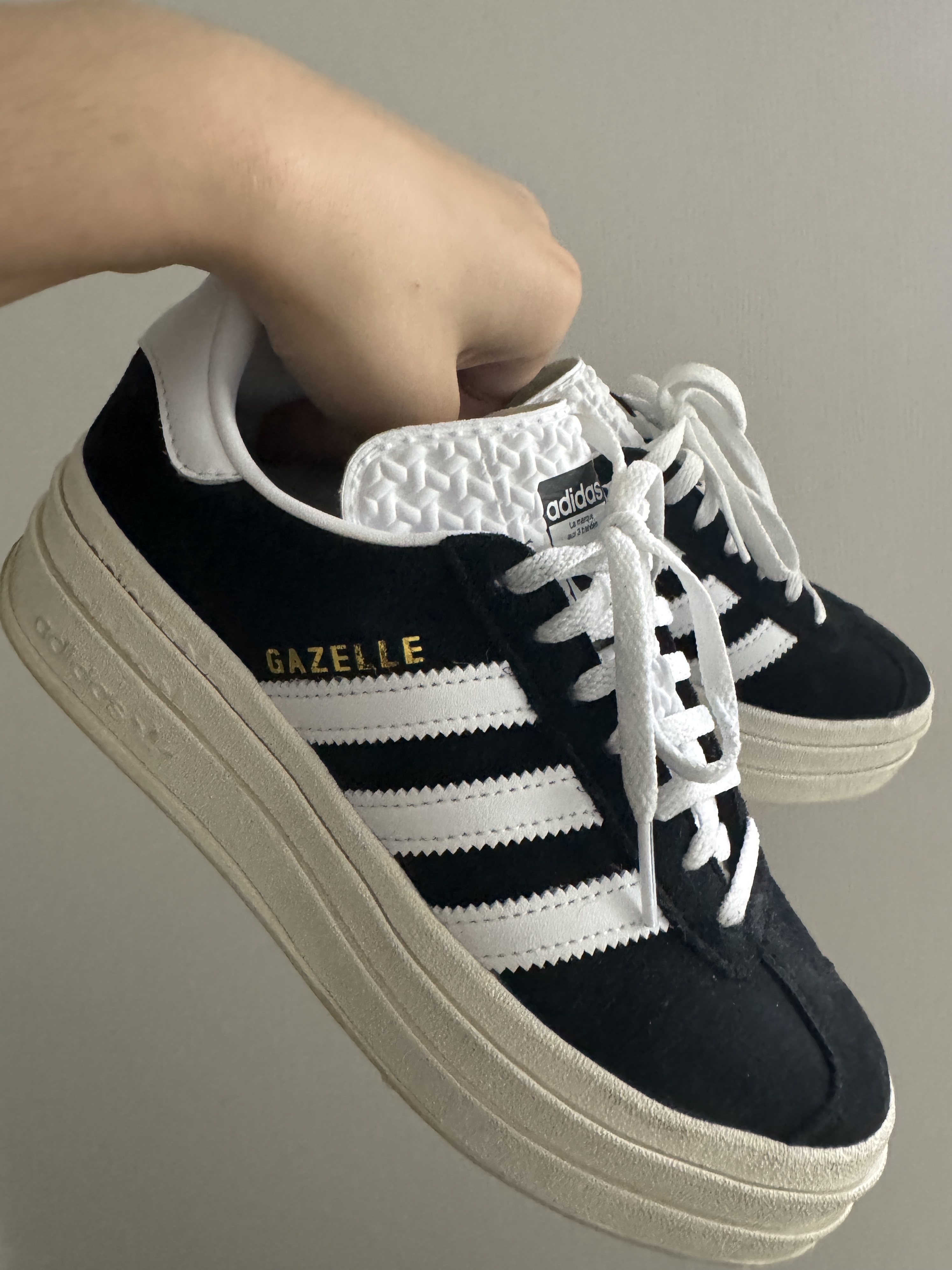 (W) Adidas Gazelle Bold Core Black Cloud White 착용 스타일 - 5