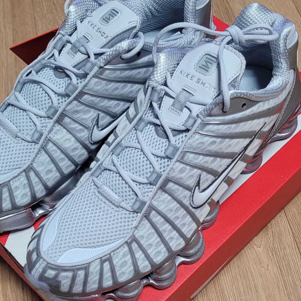 (W) Nike Shox TL Pure Platinum and Metallic Silver 착용 스타일