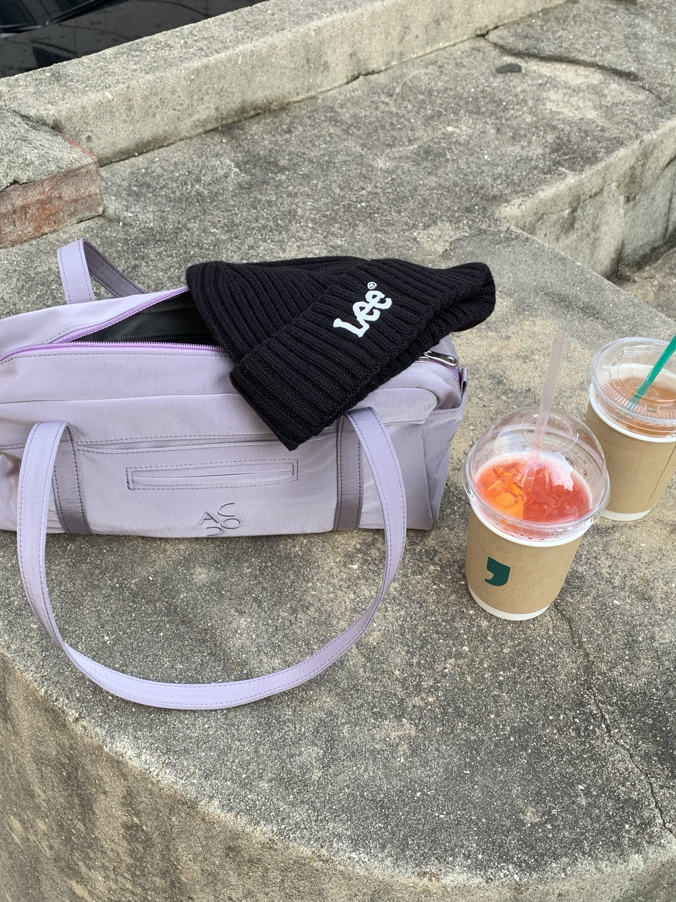 ACOC Lip Small Boston Bag Purple 착용 스타일 - 4