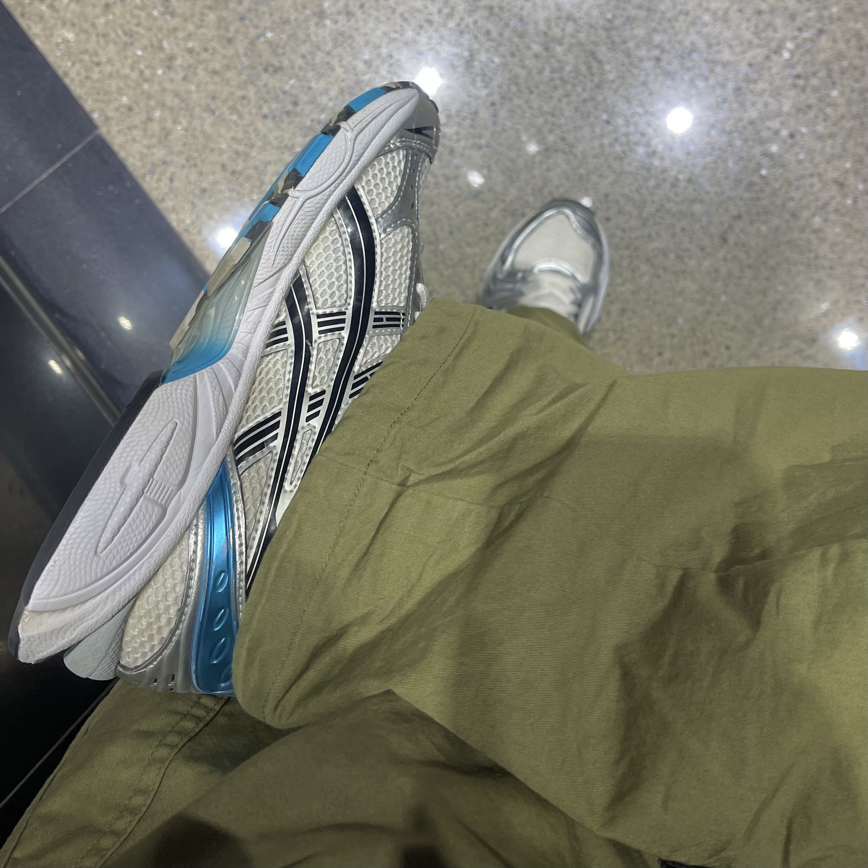(W) Asics Gel-Kayano 14 White Aizuri Blue 착용 스타일 - 1