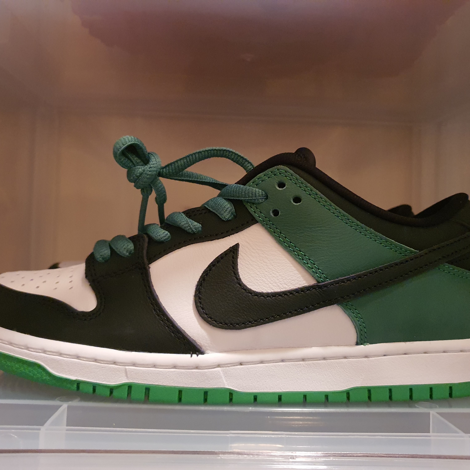 Nike SB Dunk Low Pro Black and Classic Green 착용 스타일