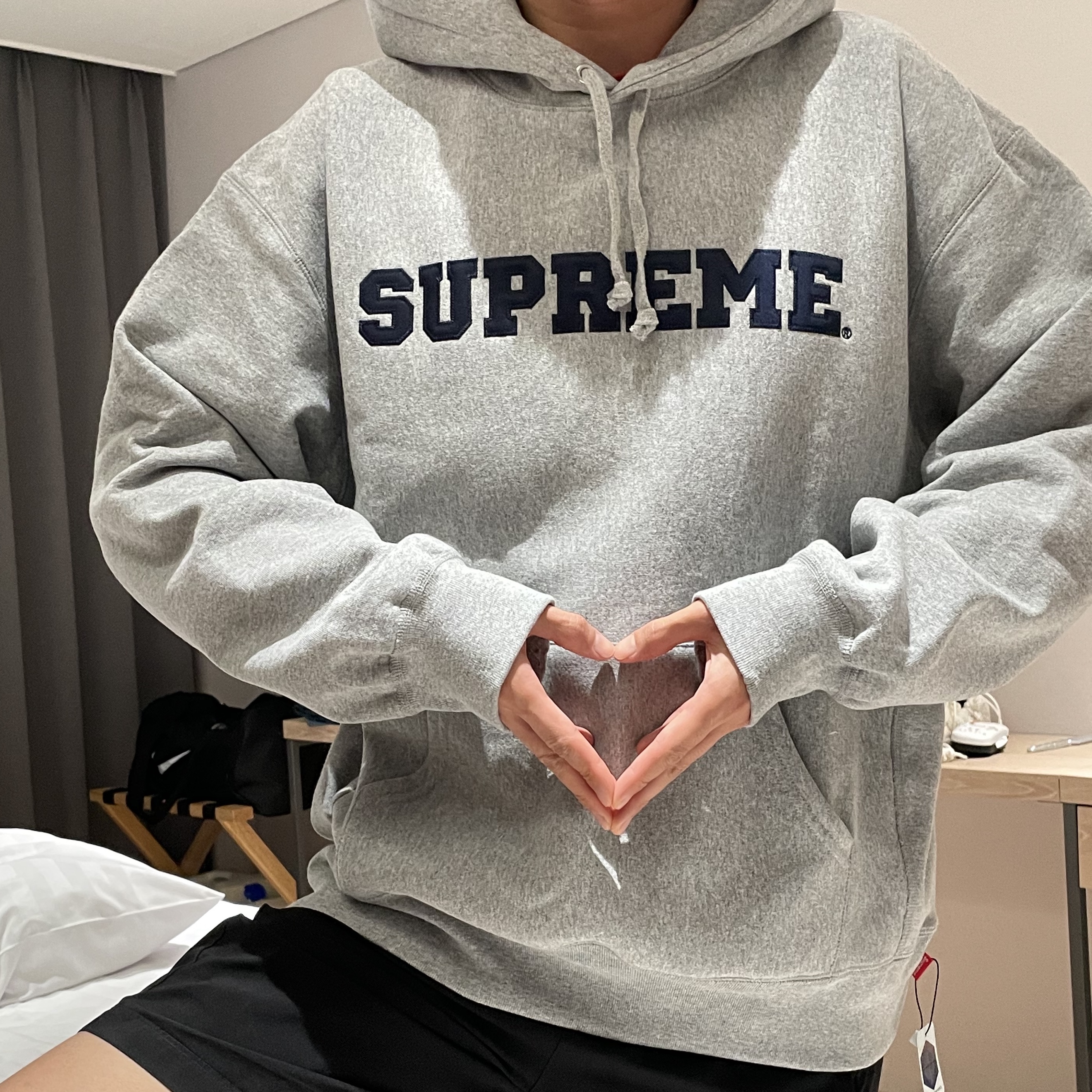 Supreme Collegiate Hooded Sweatshirt Heather Grey - 24SS 착용 스타일