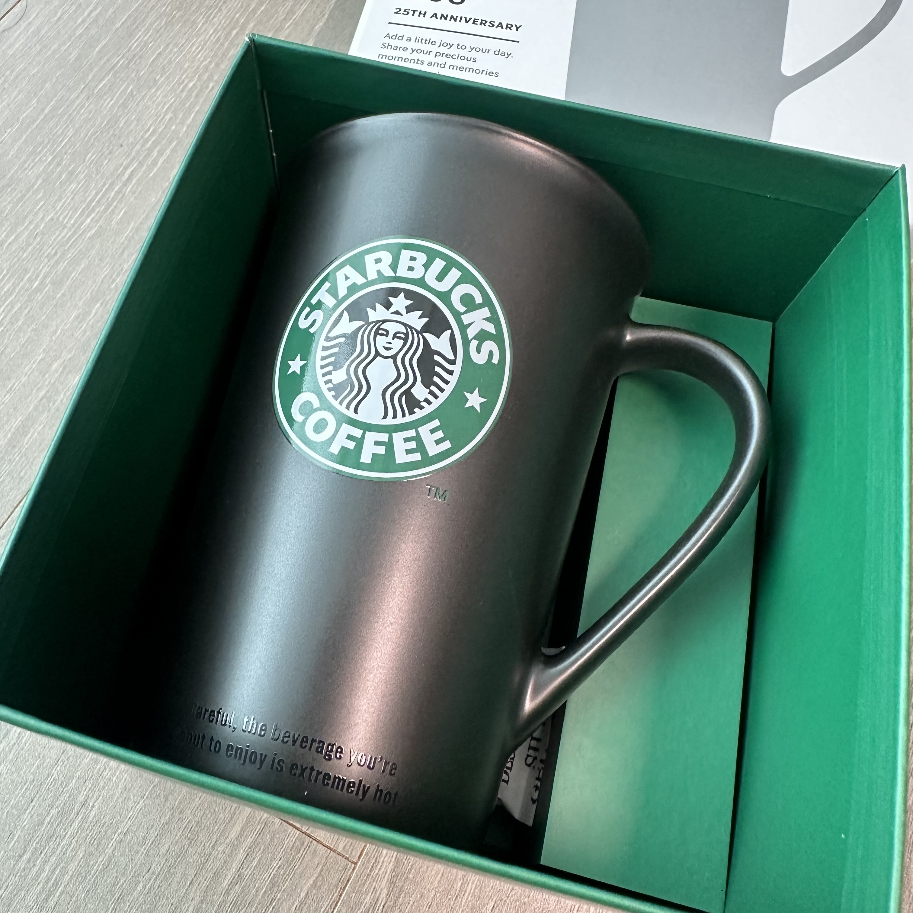 Starbucks 25th Anniversary Classic Black Mug 355ml 착용 스타일