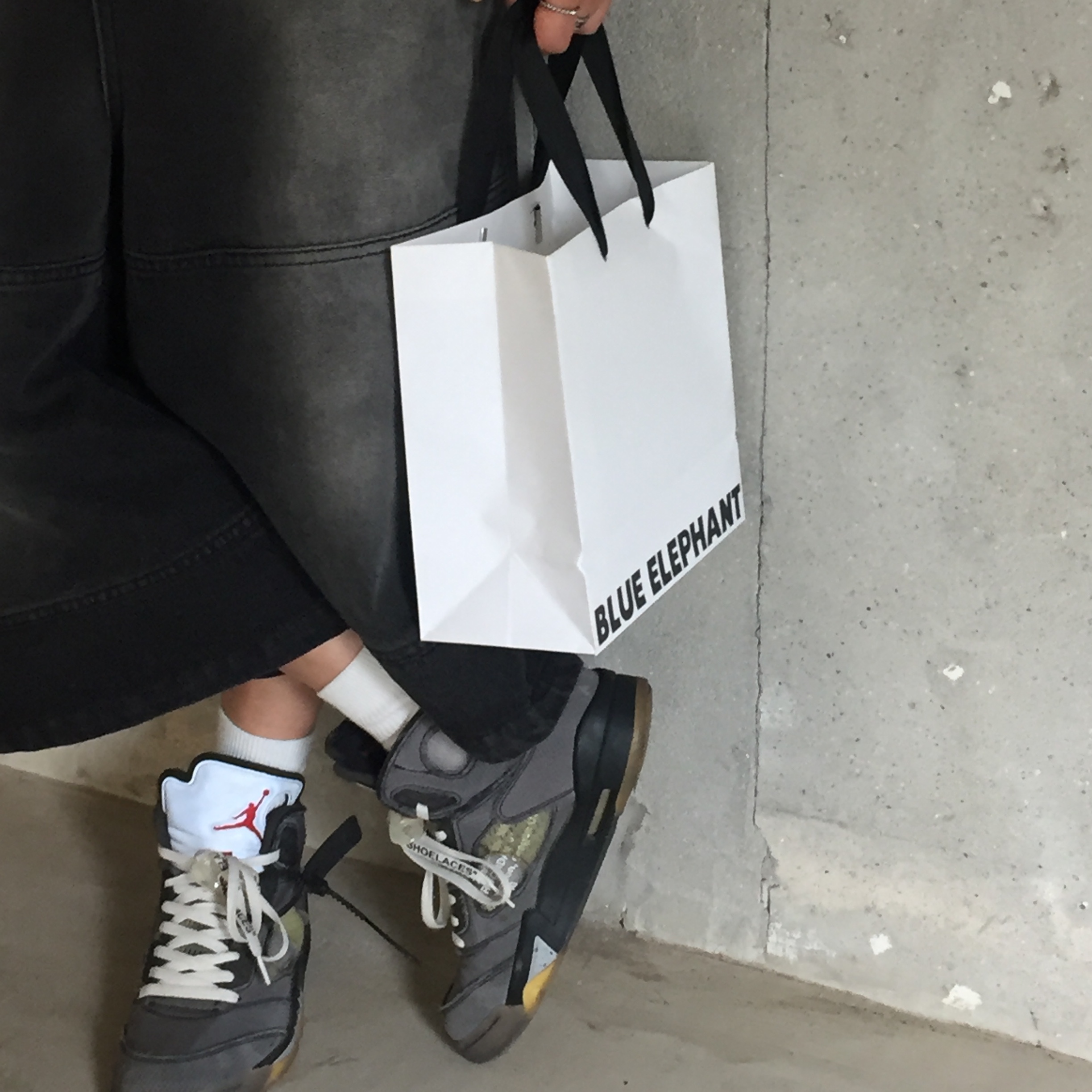 Jordan 5 x Off-White Retro SP Black Muslin 착용 스타일 - 5