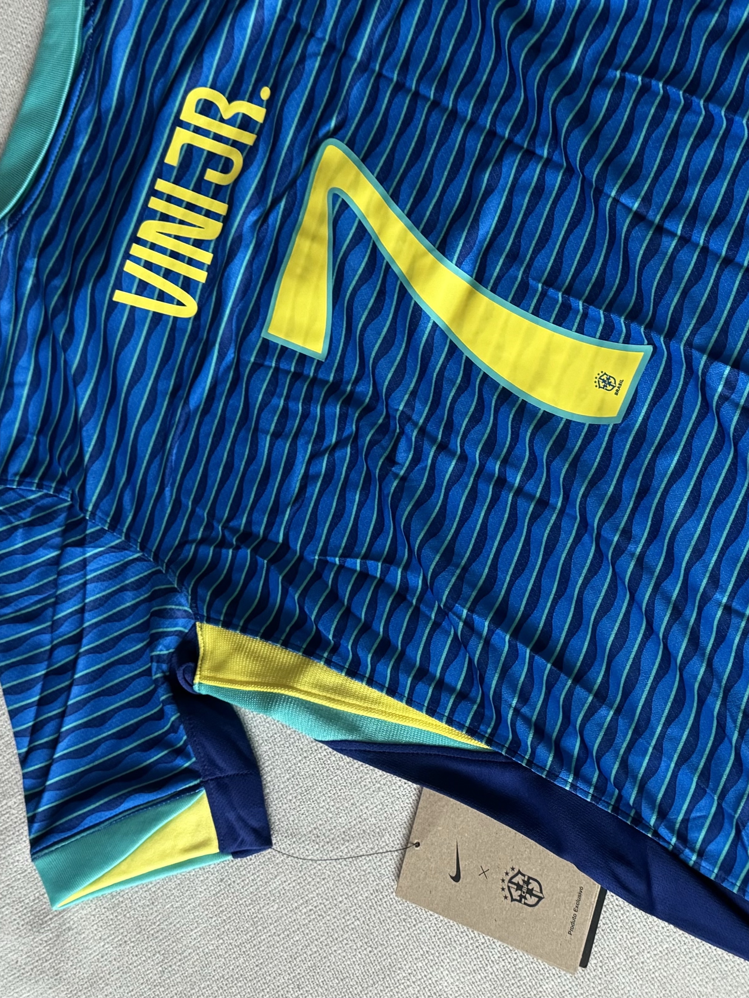 Nike Brazil 2024 Dri-Fit Stadium Away Replica Jersey Soar (Non Marking Ver.) 착용 스타일 - 2