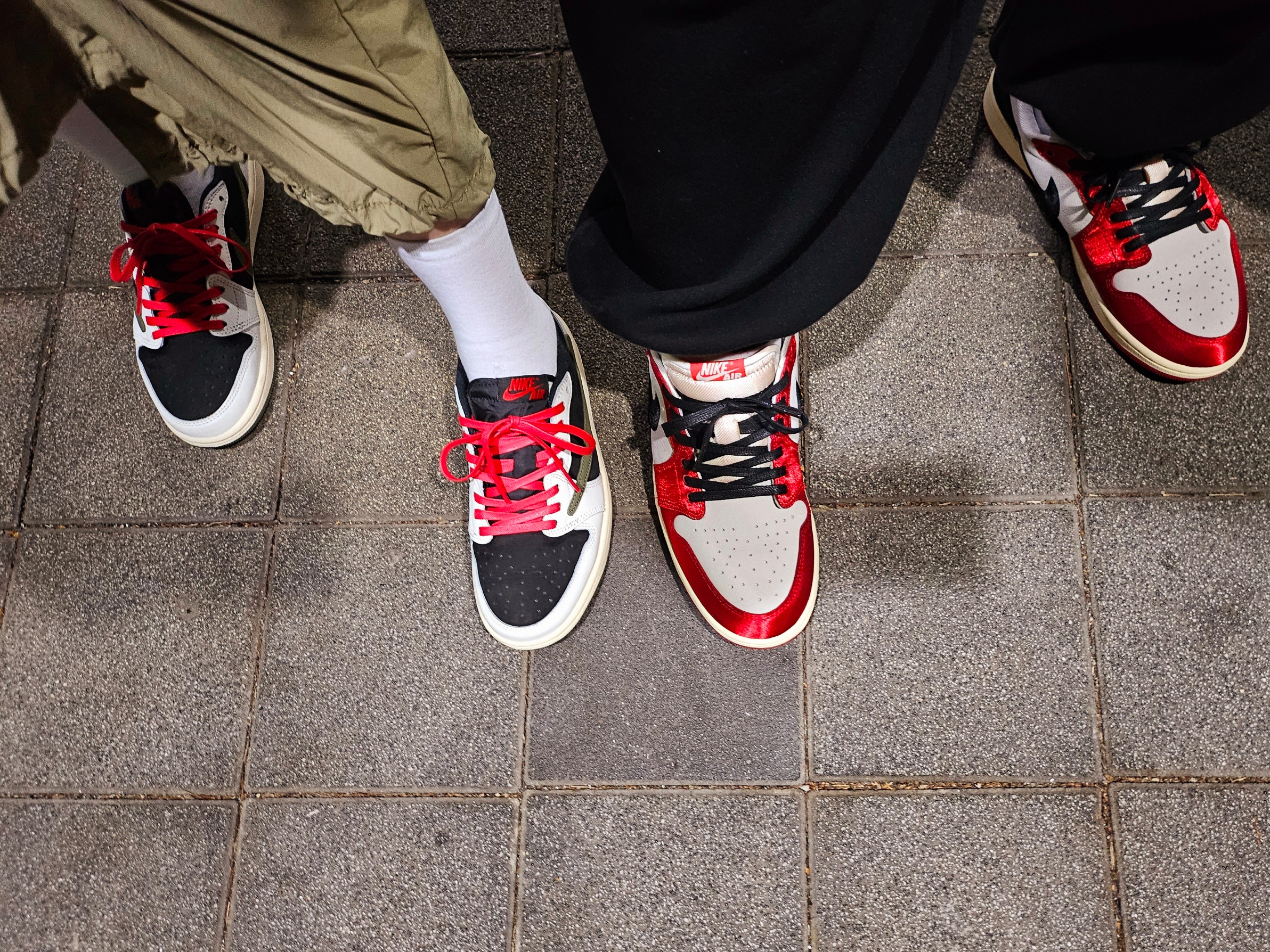 (W) Jordan 1 x Travis Scott Retro Low OG SP Medium Olive, Jordan 1 x Trophy Room Retro Low OG SP Sail Varsity Red 착용 스타일