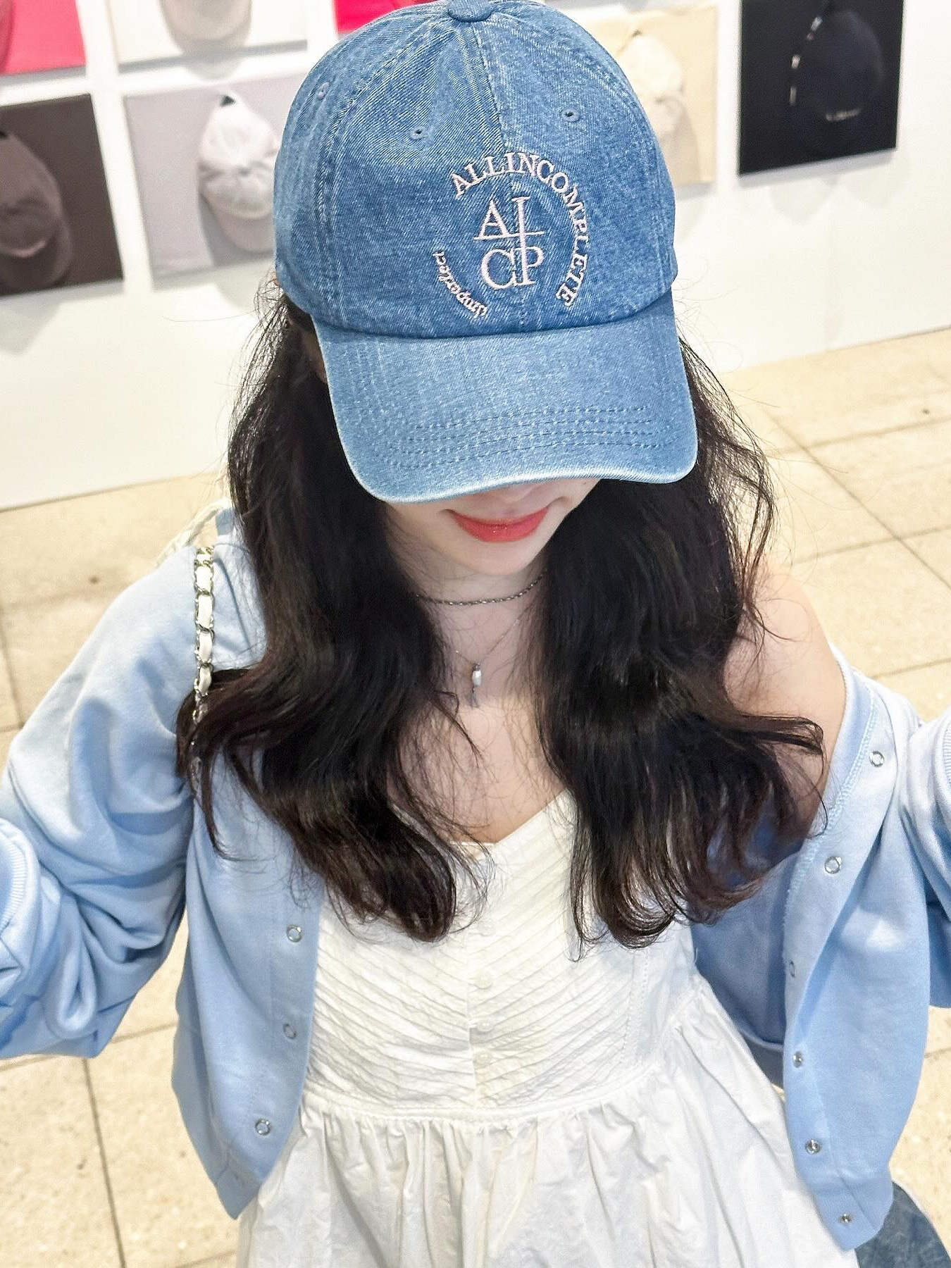 Allincomplete Round Logo Ball Cap Blue Denim 착용 스타일