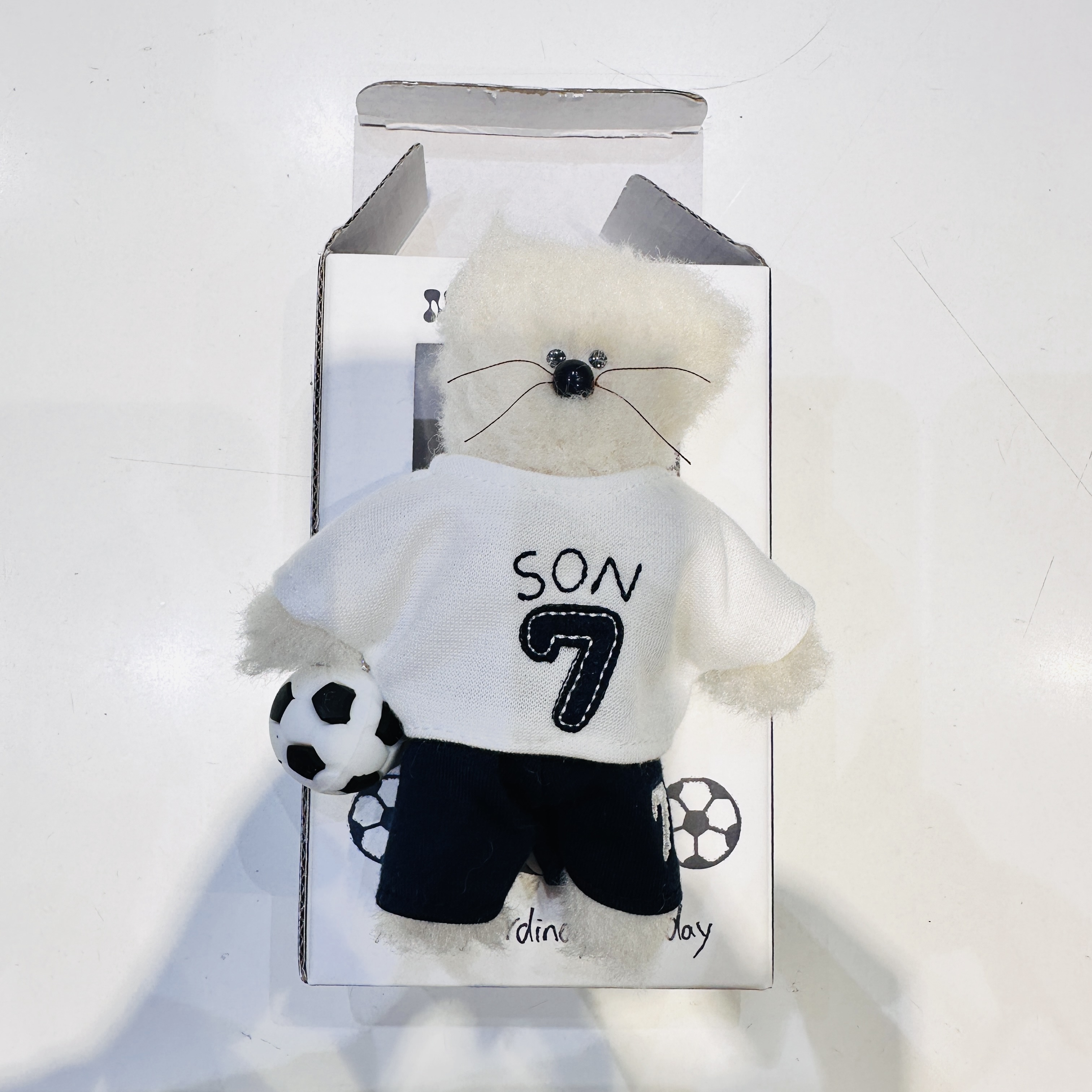 Monamhee x NOS7 SON.hee Keyring Cream 착용 스타일 - 1