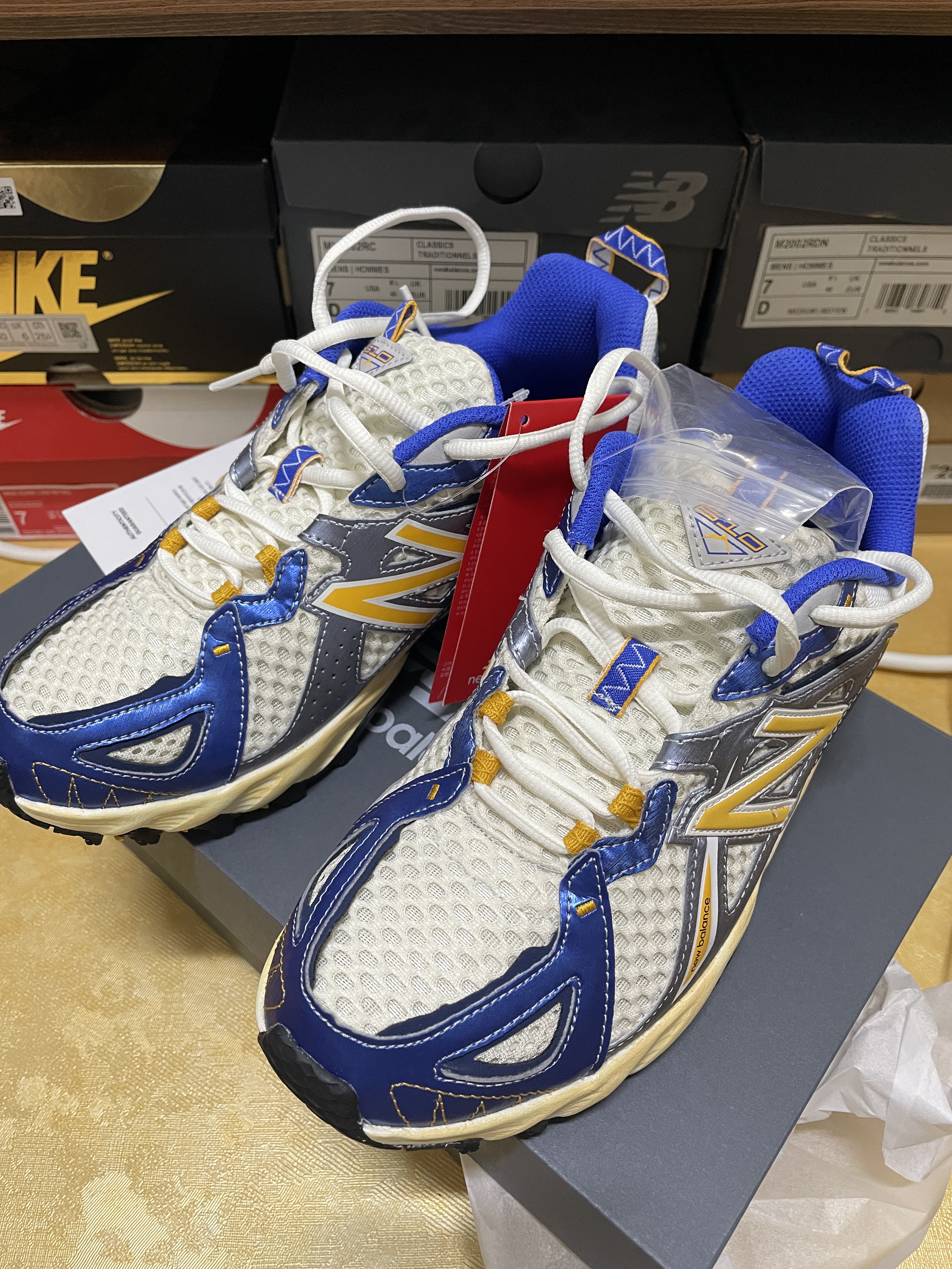 New Balance x Yeseyesee ML610 Atlantic Blue Varsity Gold 착용 스타일 - 2