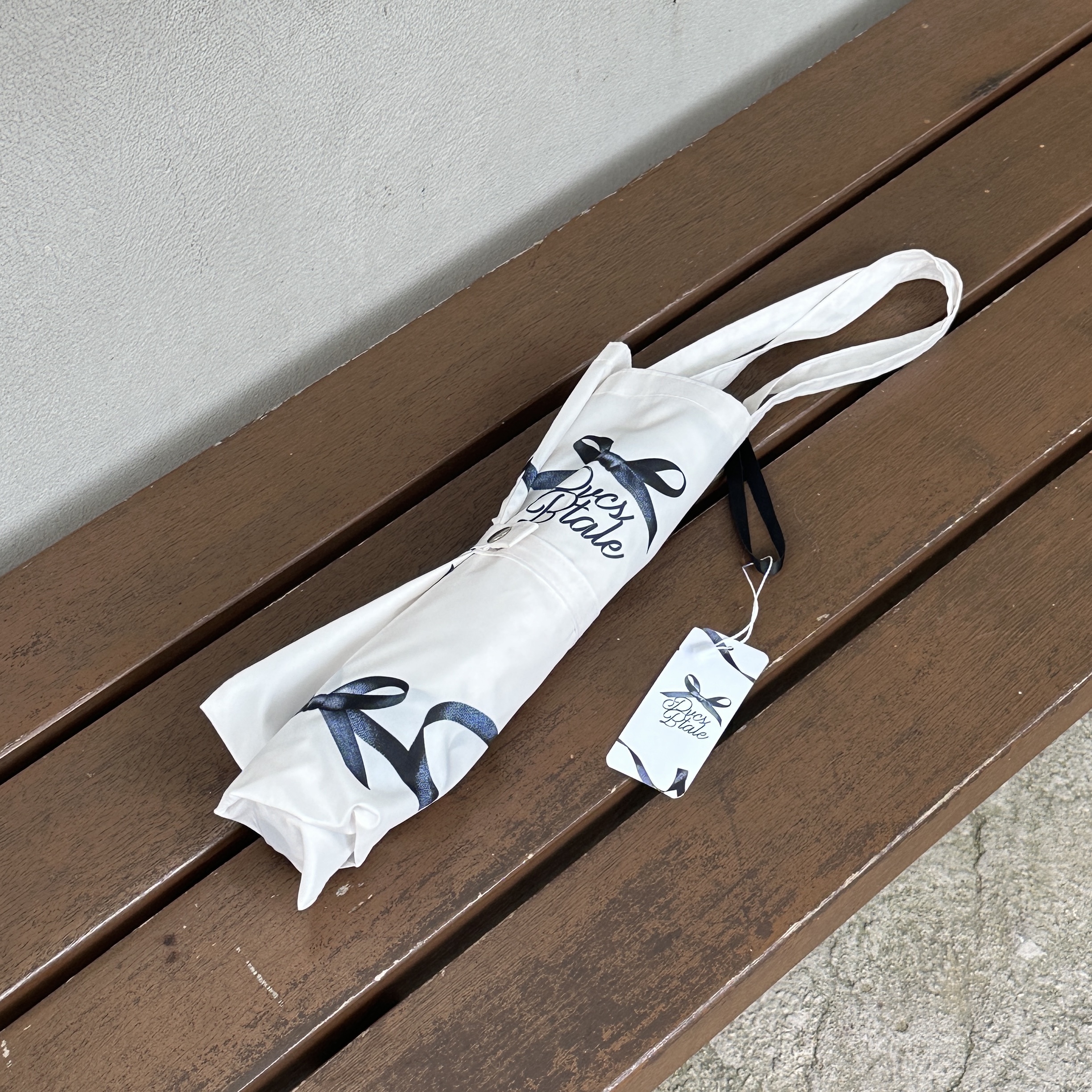 [KREAM 단독] PVCS x Bloomingtale Ribbon Point Folding Umbrella+Eco Bag Cover 착용 스타일