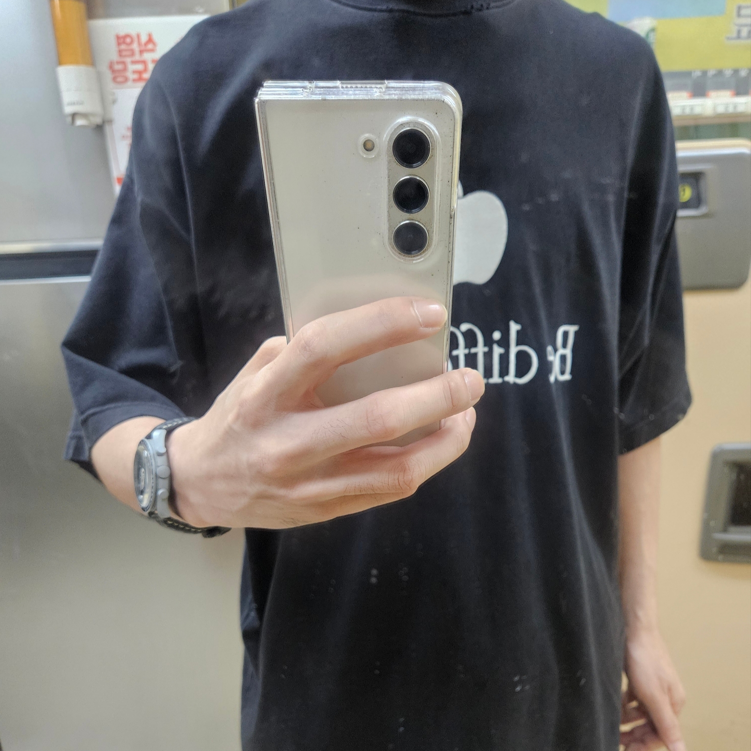 Balenciaga Be Different T-Shirt Black 착용 스타일