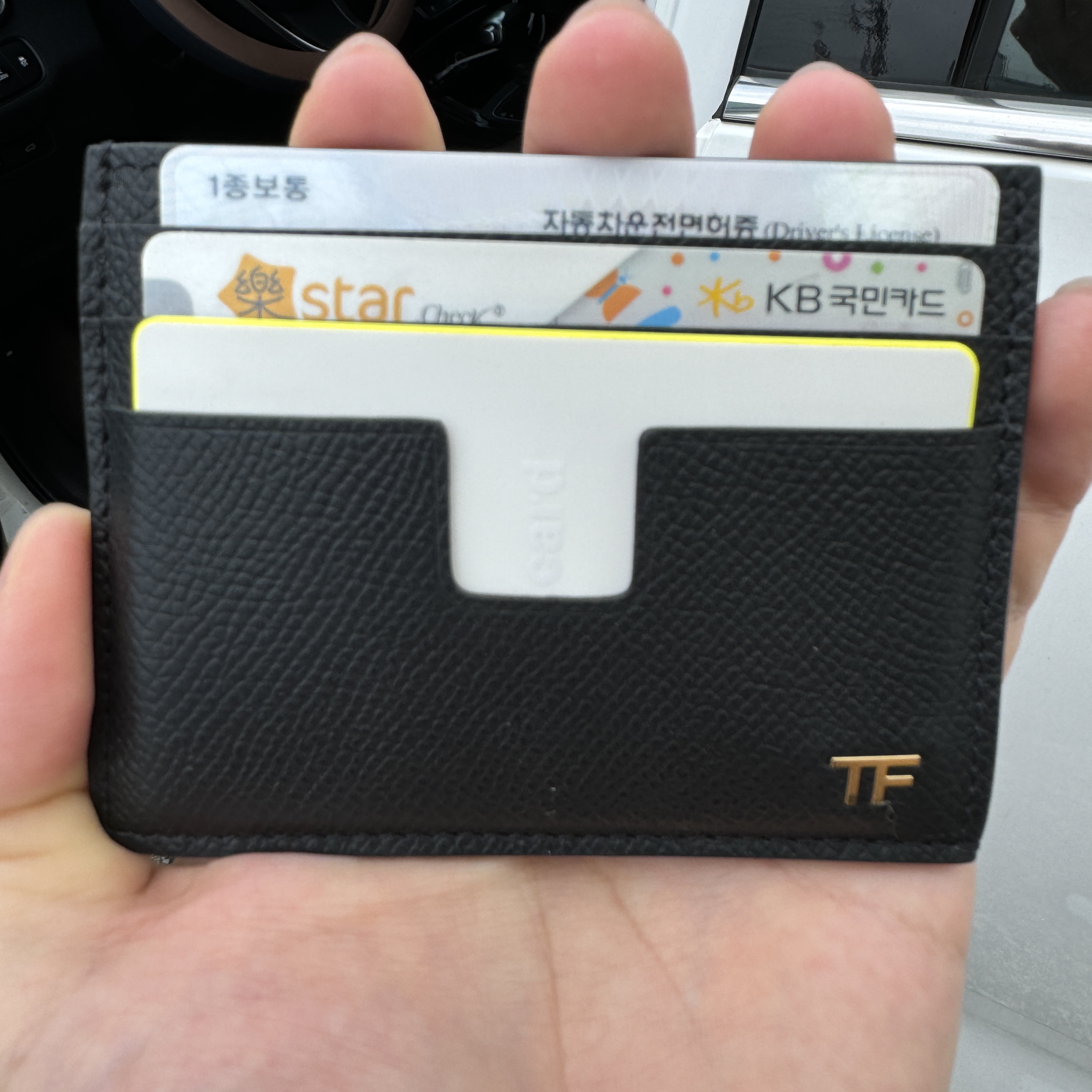 Tom Ford Small Grain Leather Card Holder Black 착용 스타일 - 4