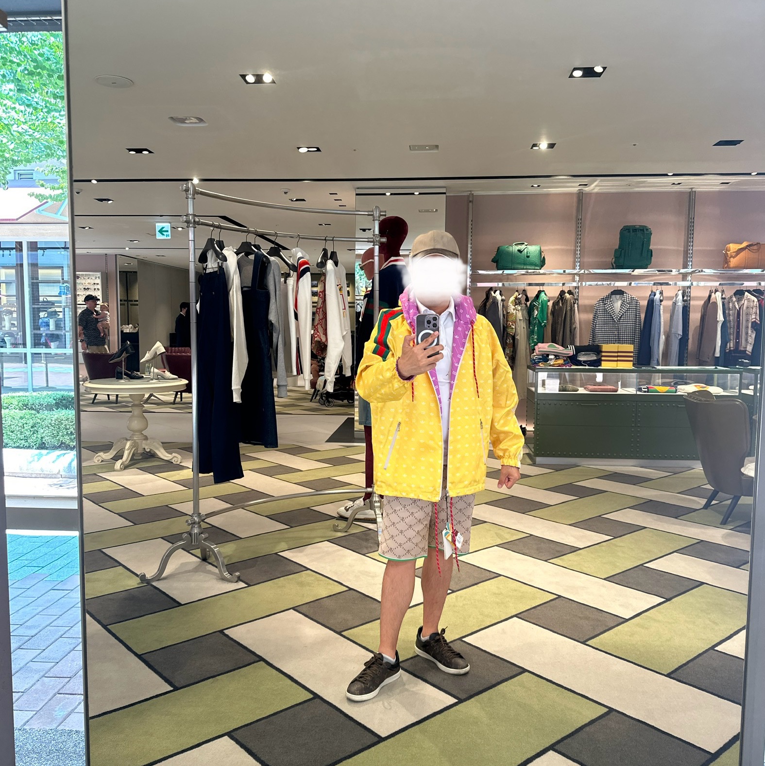 (W) Gucci x Adidas Reversible Jacket Yellow Purple 착용 스타일 - 2