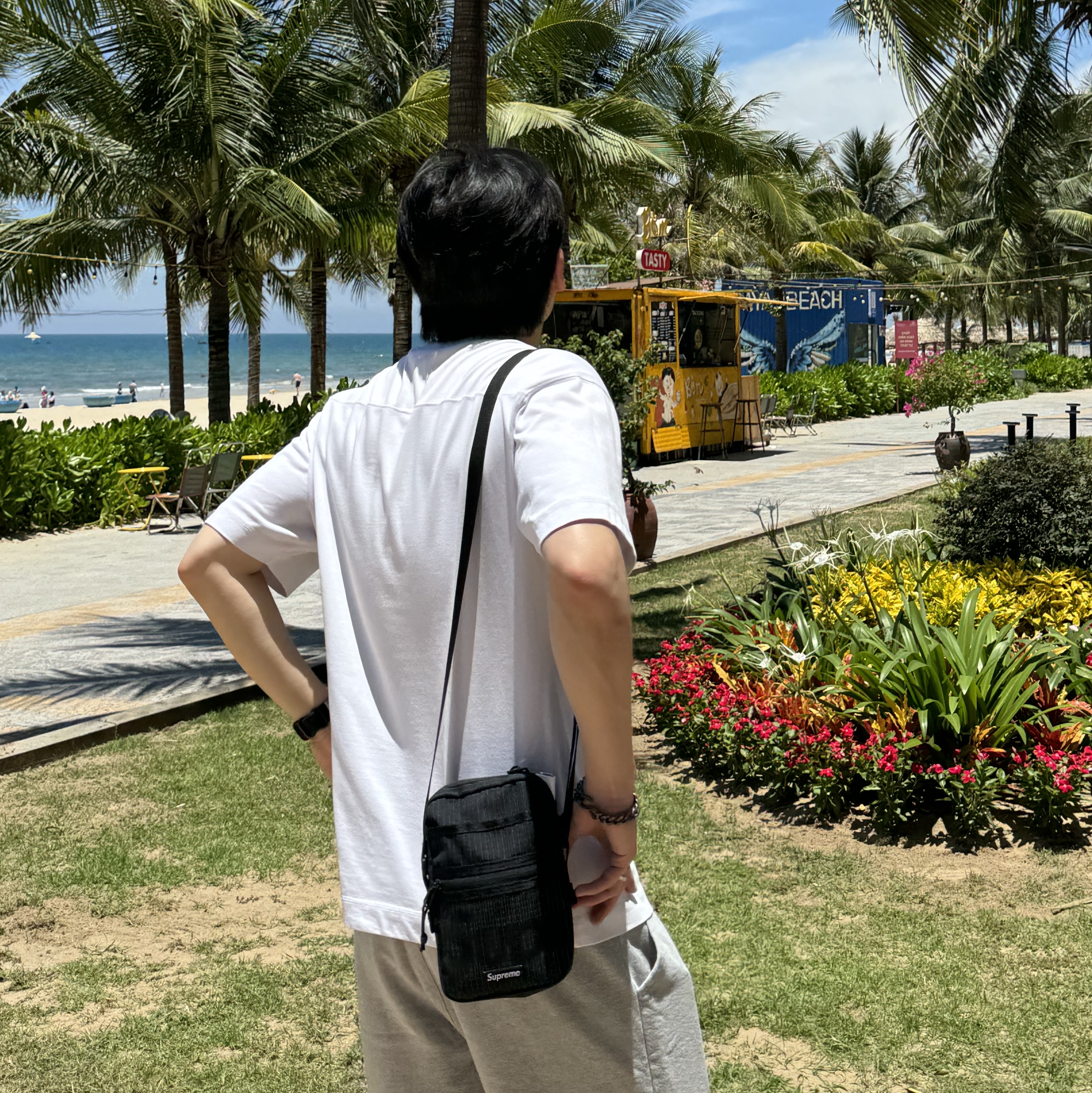 Supreme Shoulder Bag Black - 24SS 착용 스타일 - 1
