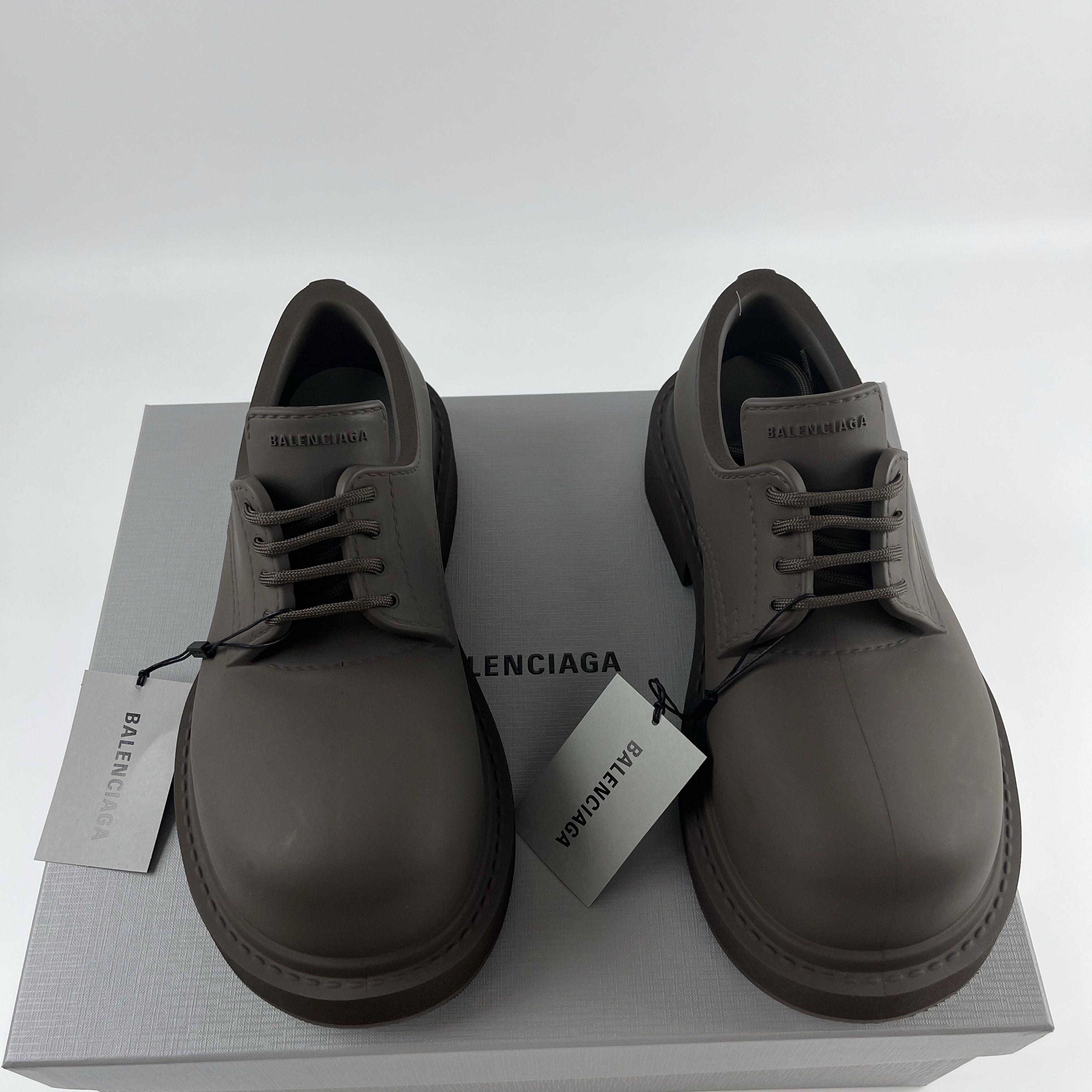 Balenciaga Steroid Derby Brown 착용 스타일 - 5
