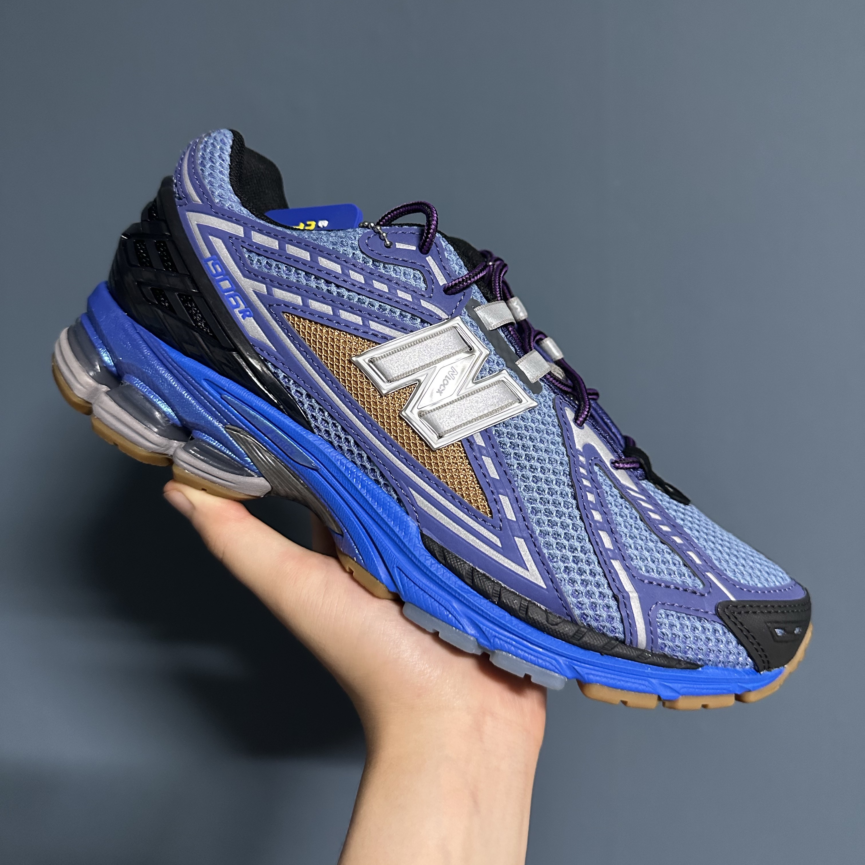 New Balance x Action Bronson 1906R Medusa Azul Blue Black 착용 스타일 - 1