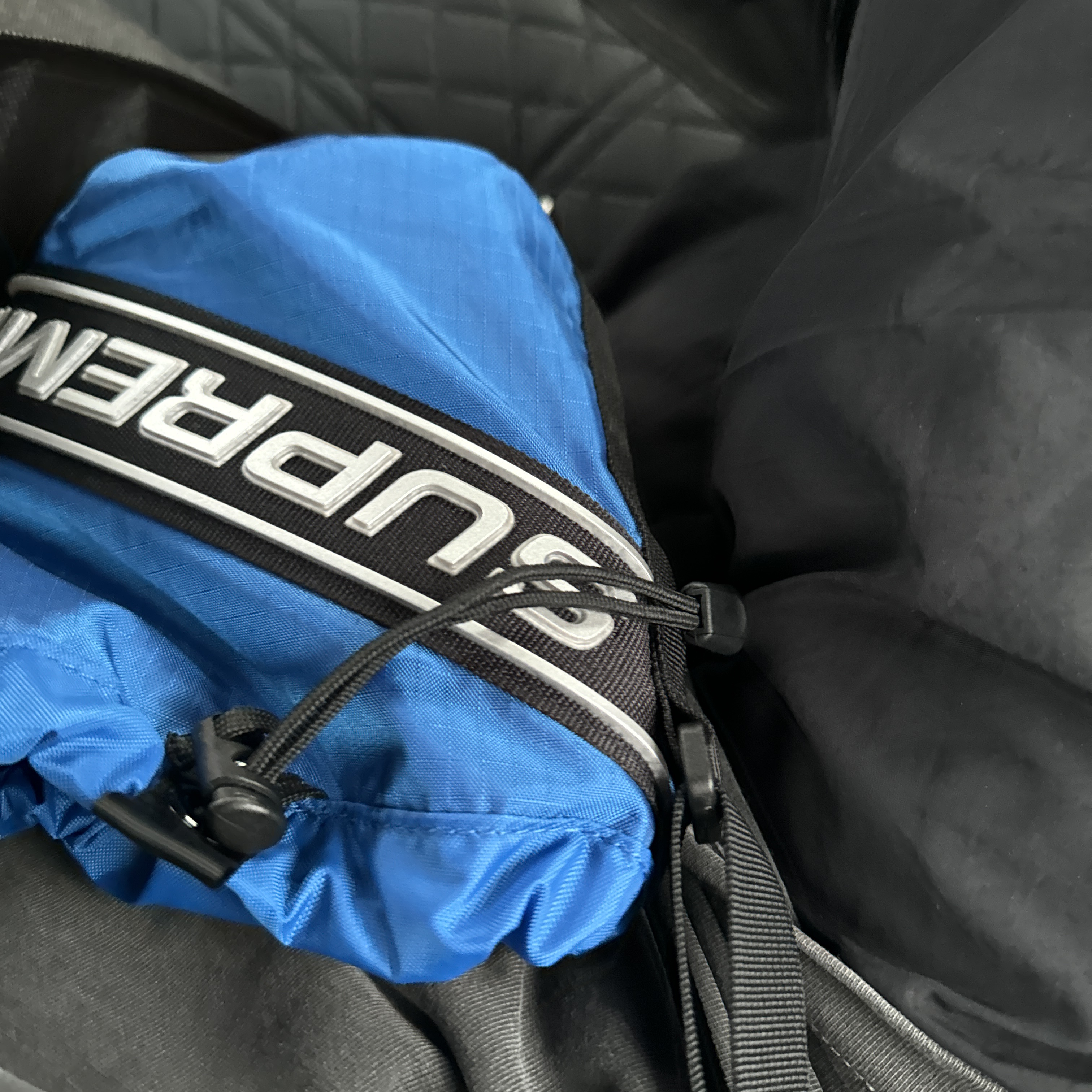 Supreme Small Cinch Pouch Blue - 23FW 착용 스타일