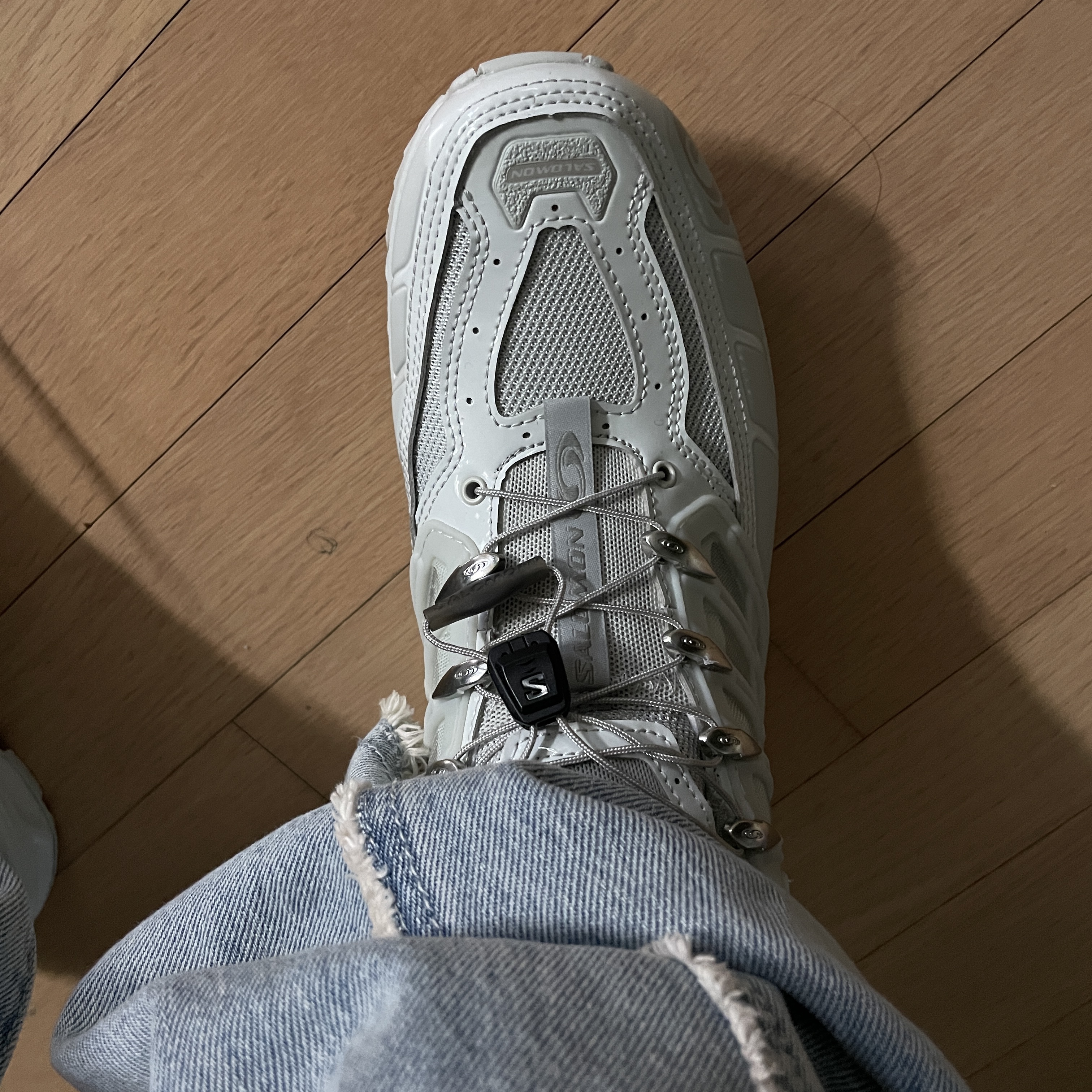 Salomon x MM6 Maison Margiela ACS Pro Metal Ghost Grey 착용 스타일 - 2