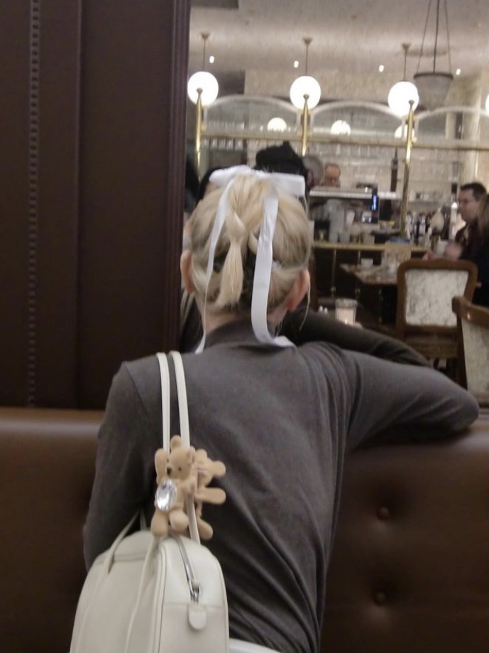 Yvmin Greeting Flocked Bear Hair Clip Brown Left - 24FW 착용 스타일 - 2