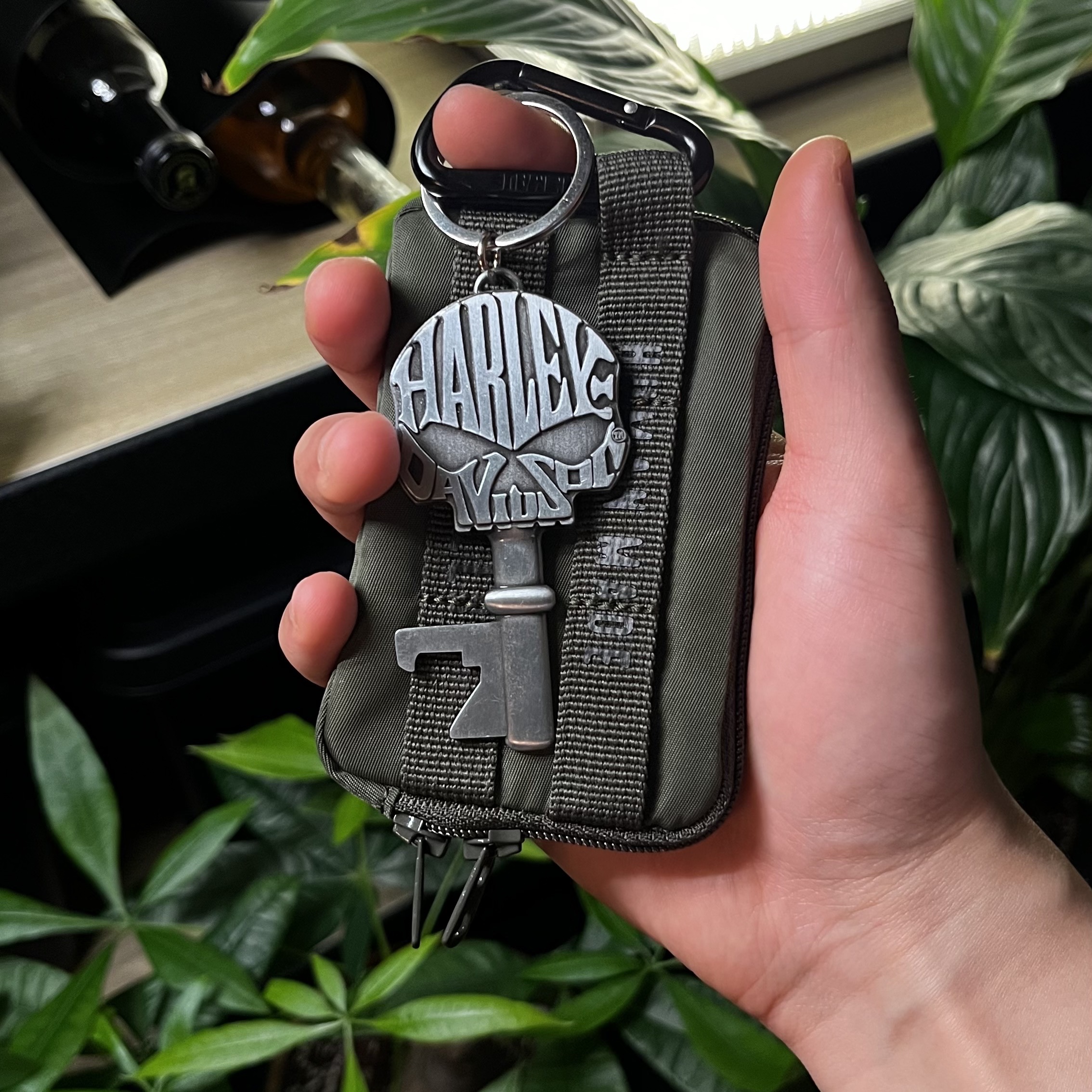 Human Made Military Card Case Olive Drab 착용 스타일