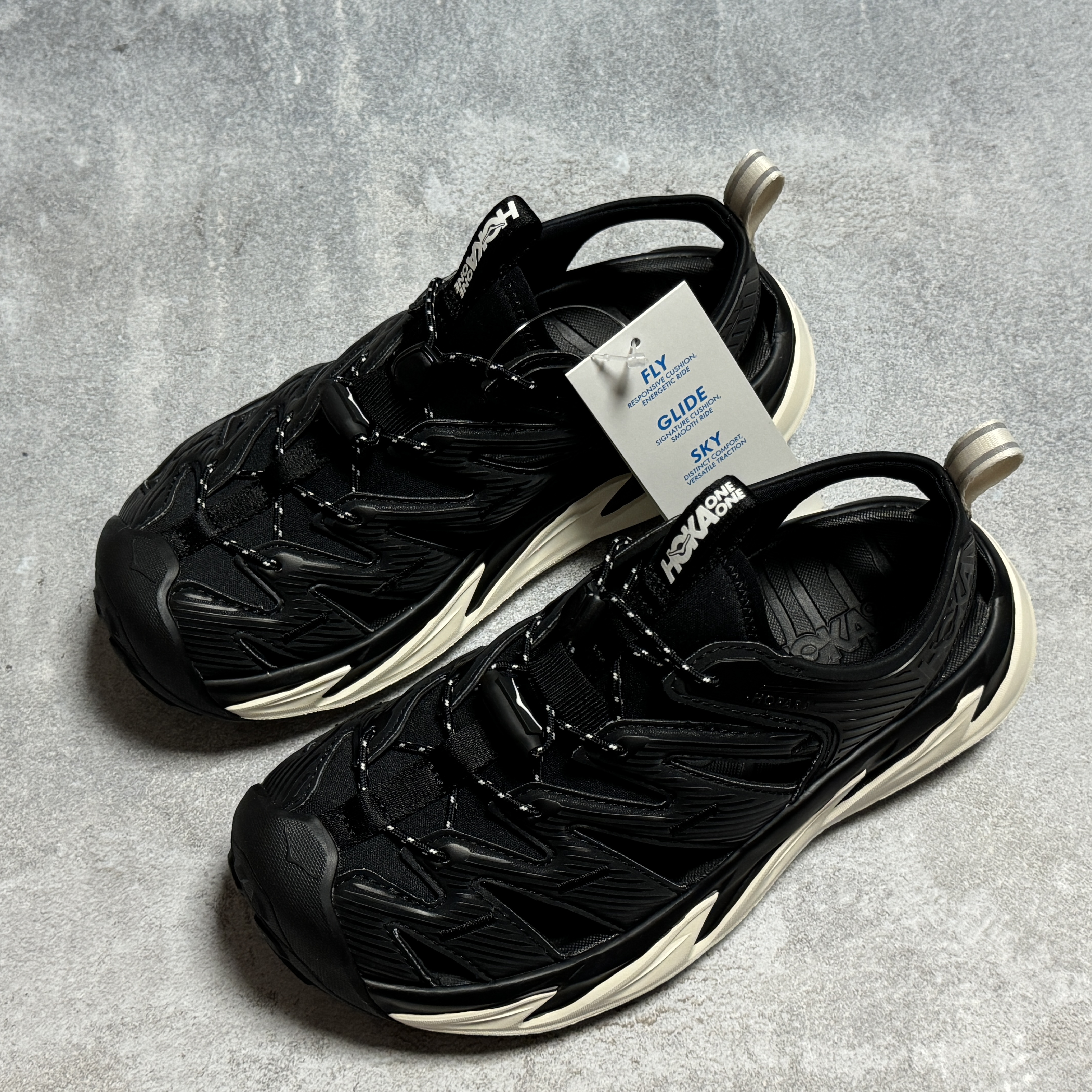 Hoka Hopara Black Alabaster 착용 스타일 - 1
