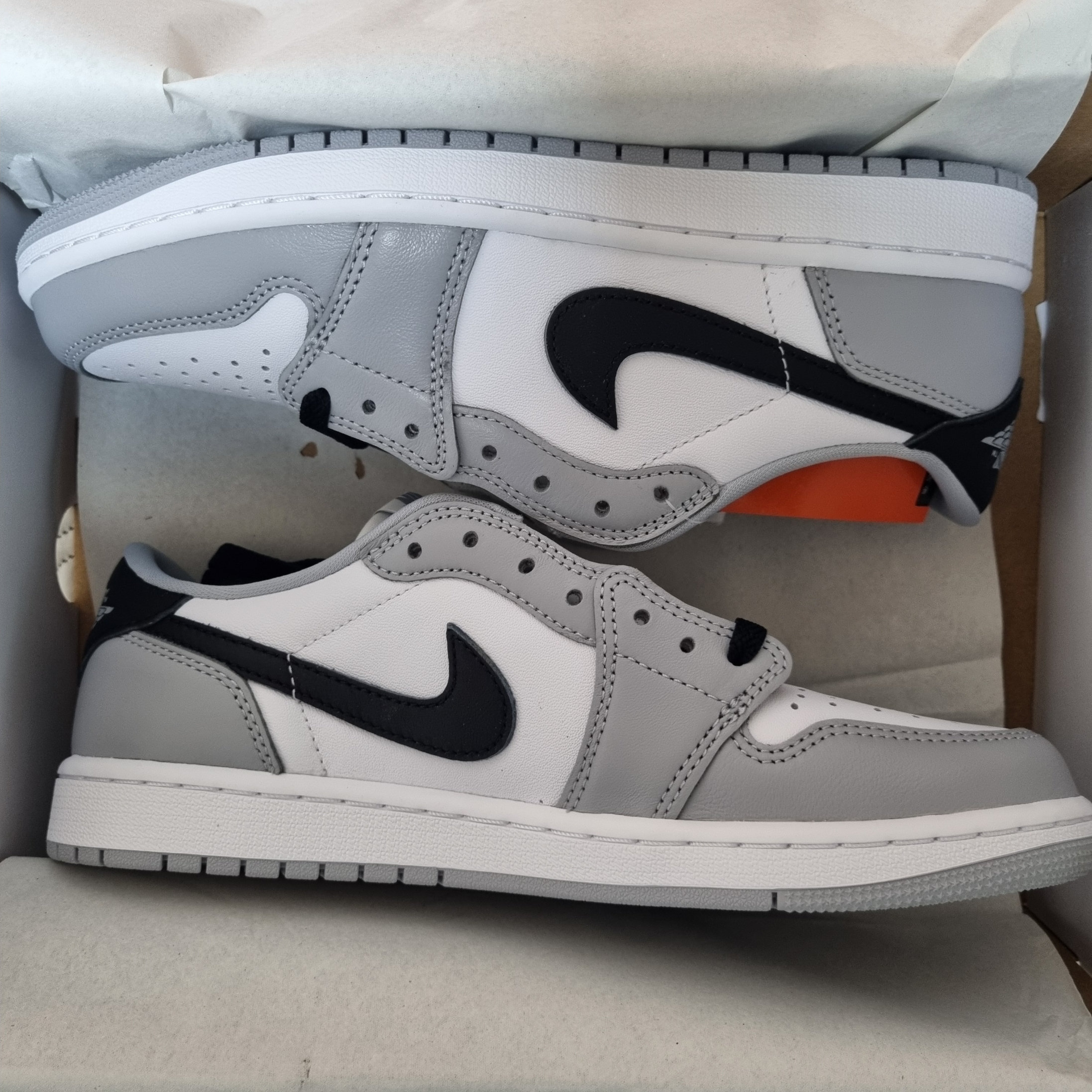Jordan 1 Retro Low OG Wolf Grey and White 착용 스타일