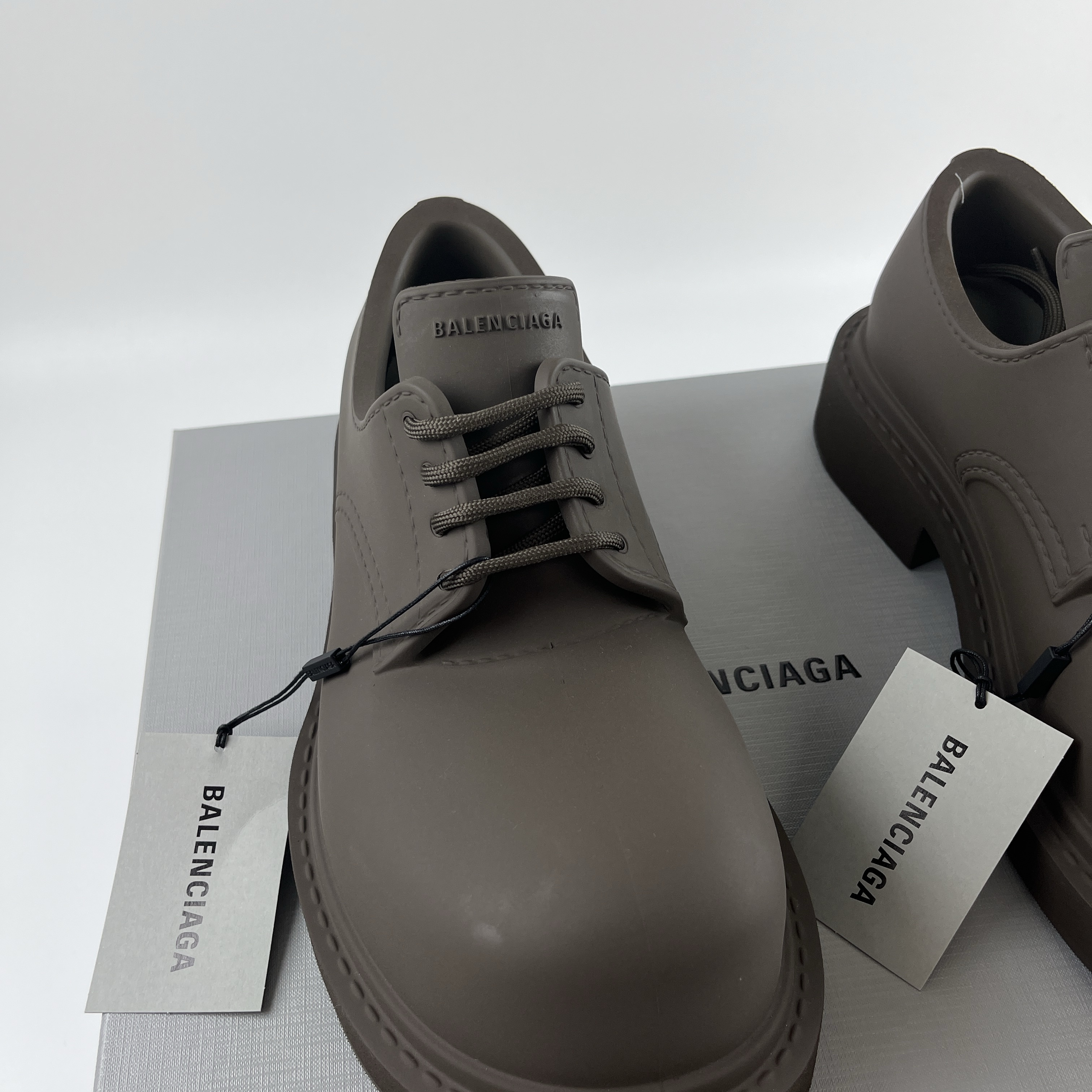 Balenciaga Steroid Derby Brown 착용 스타일 - 4