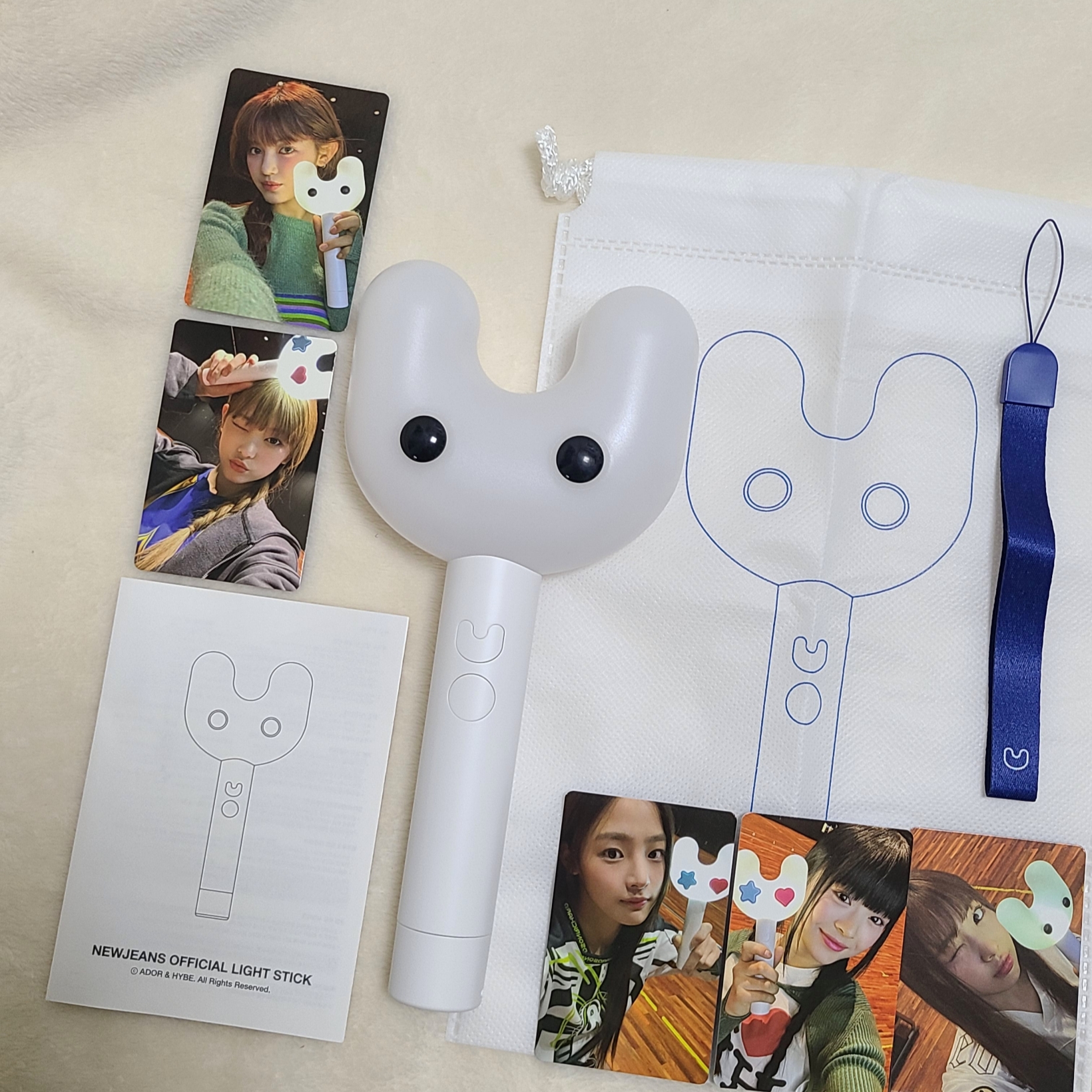 NewJeans Official Light Stick 착용 스타일